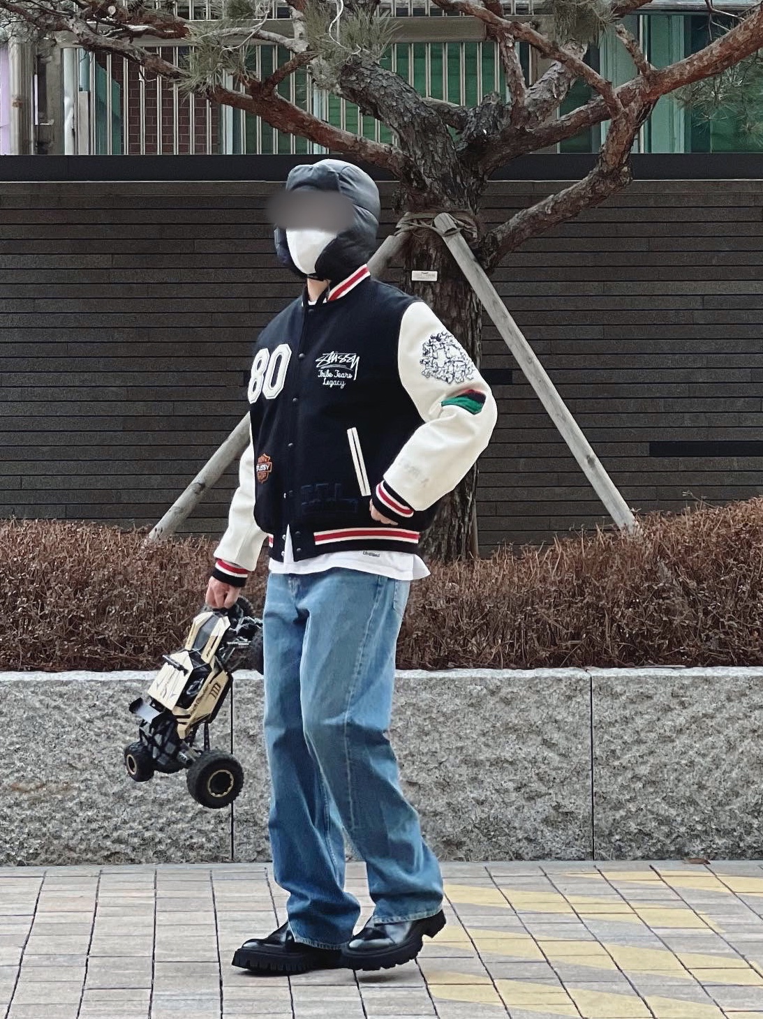 Stussy x Our Legacy x Denim Tears TTL Varsity Jacket Black 착용 스타일 - 2