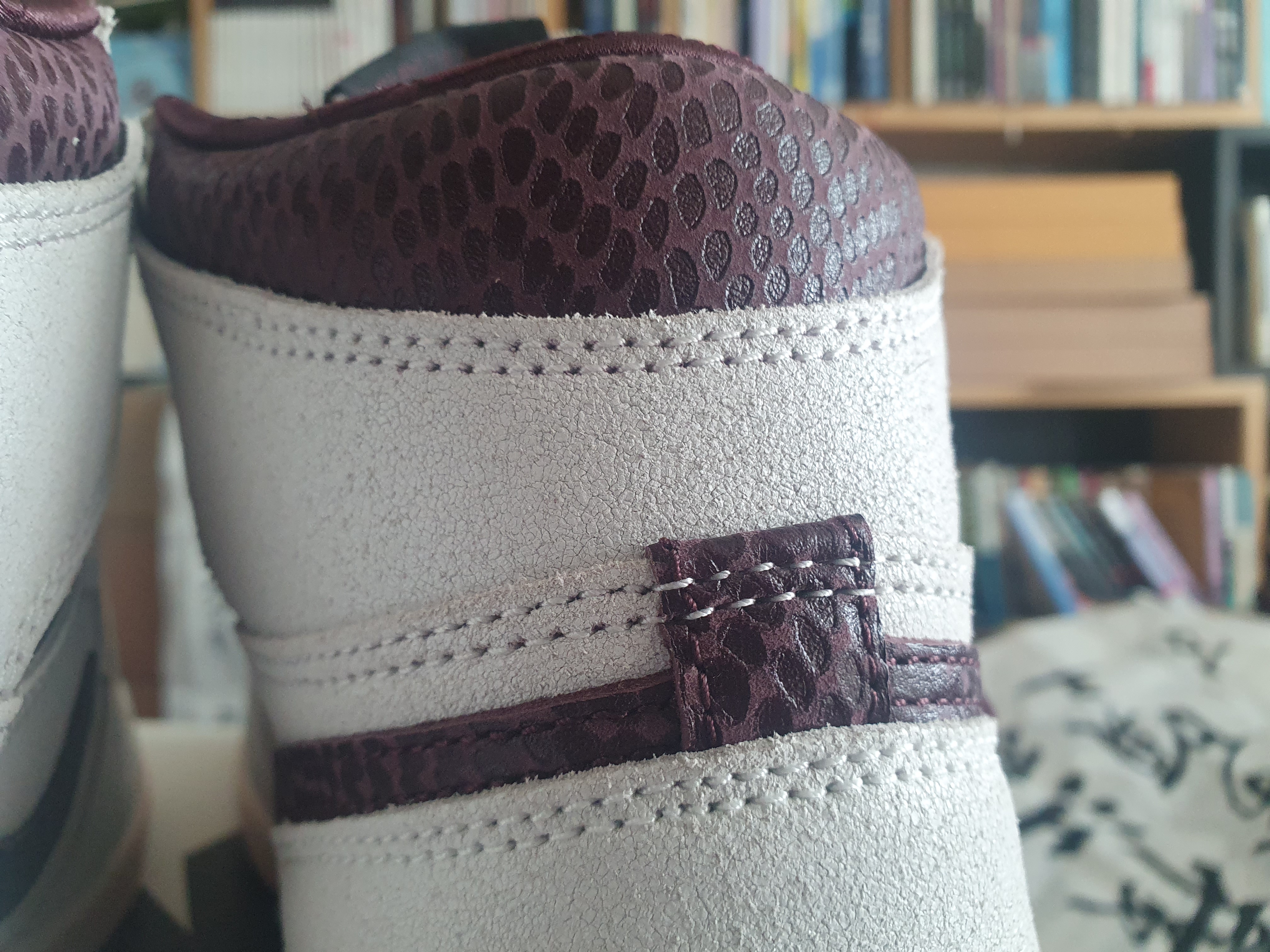 Jordan 1 x A Ma Maniere Retro High OG SP Sail and Burgundy 착용 스타일 - 3