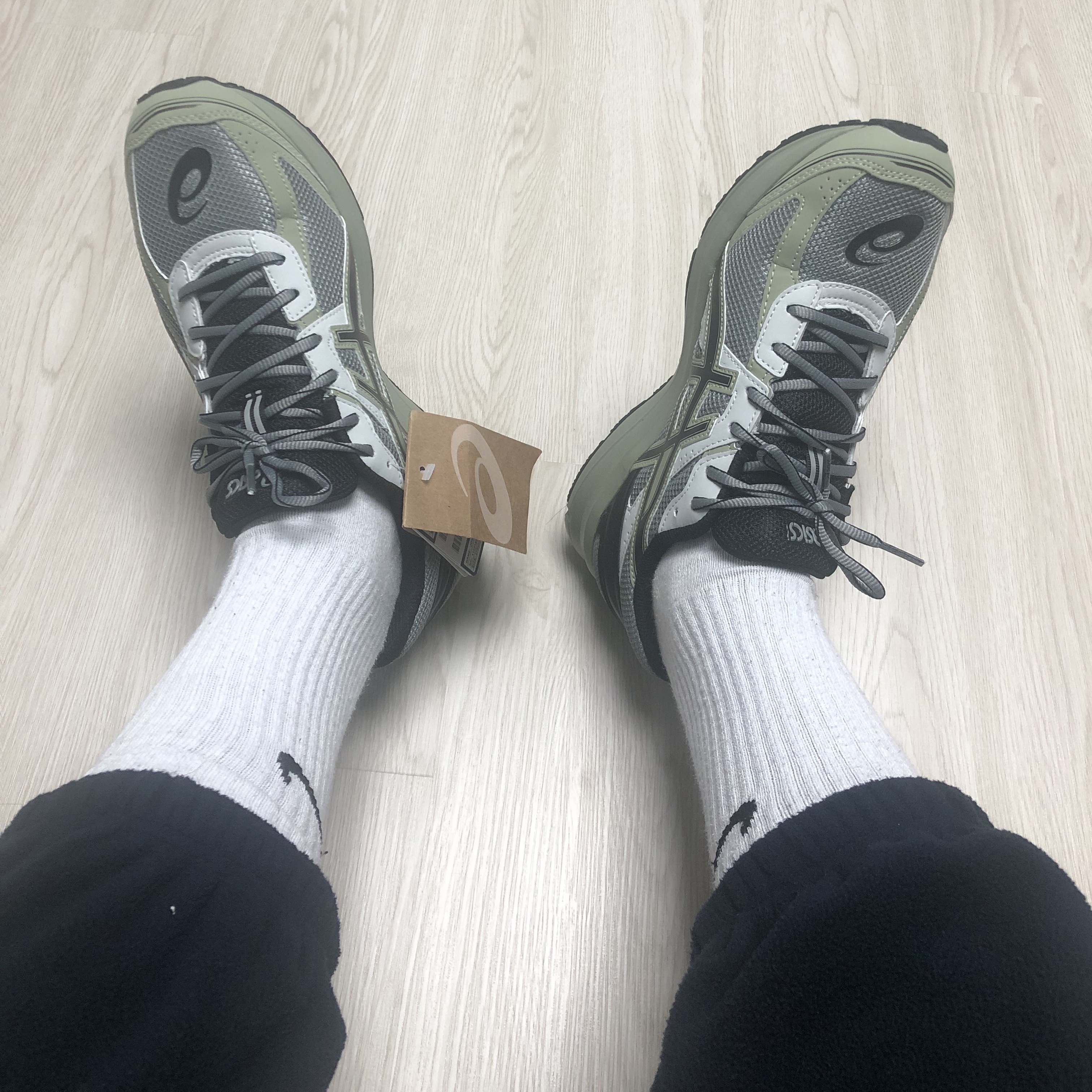 Asics Jog 100 S Sheet Rock - 2E Wide 착용 스타일