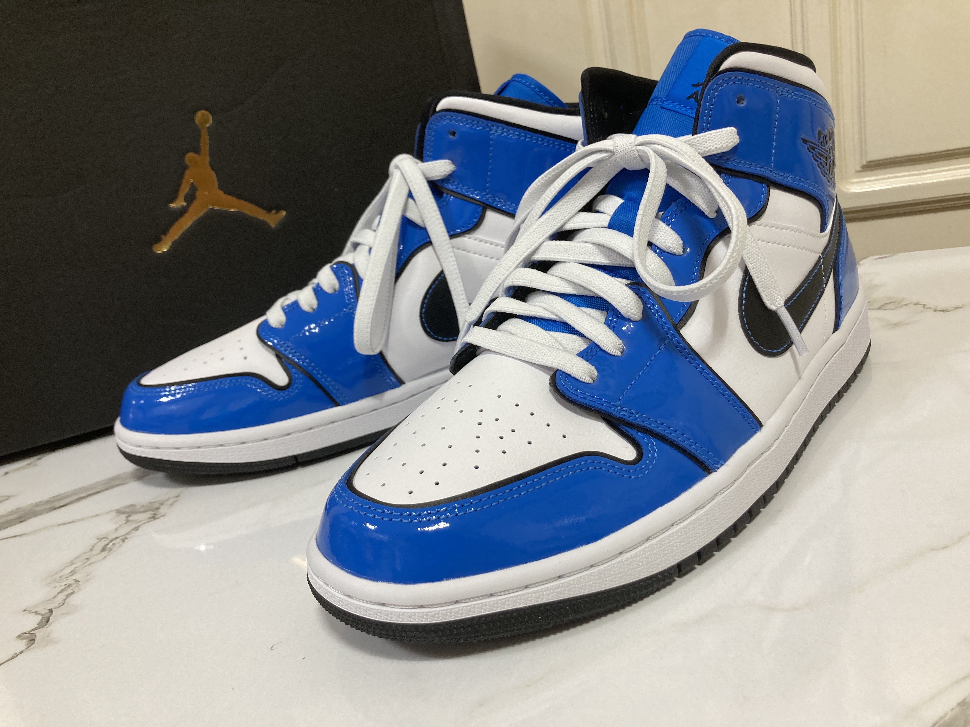 Jordan 1 Mid SE Signal Blue 착용 스타일 - 2