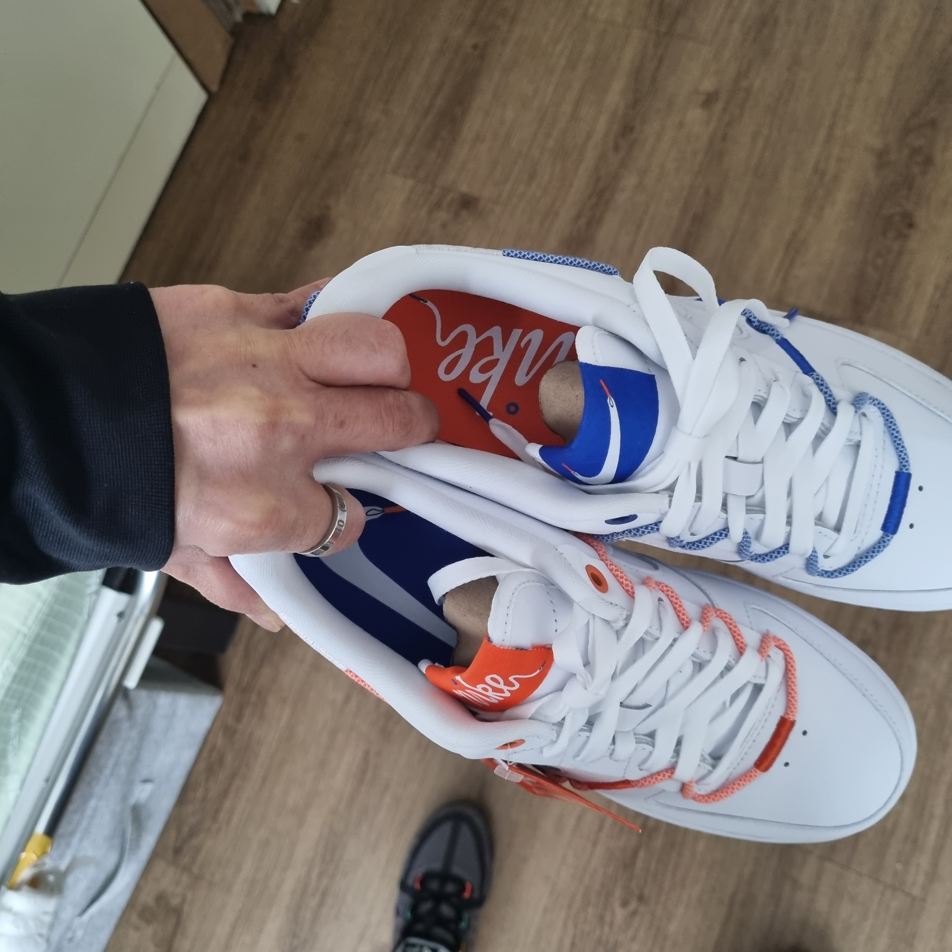 (W) Nike Air Force 1 '07 LX White Safety Orange, Nike Air VaporMax 2019 SE Black Multi 착용 스타일 - 2