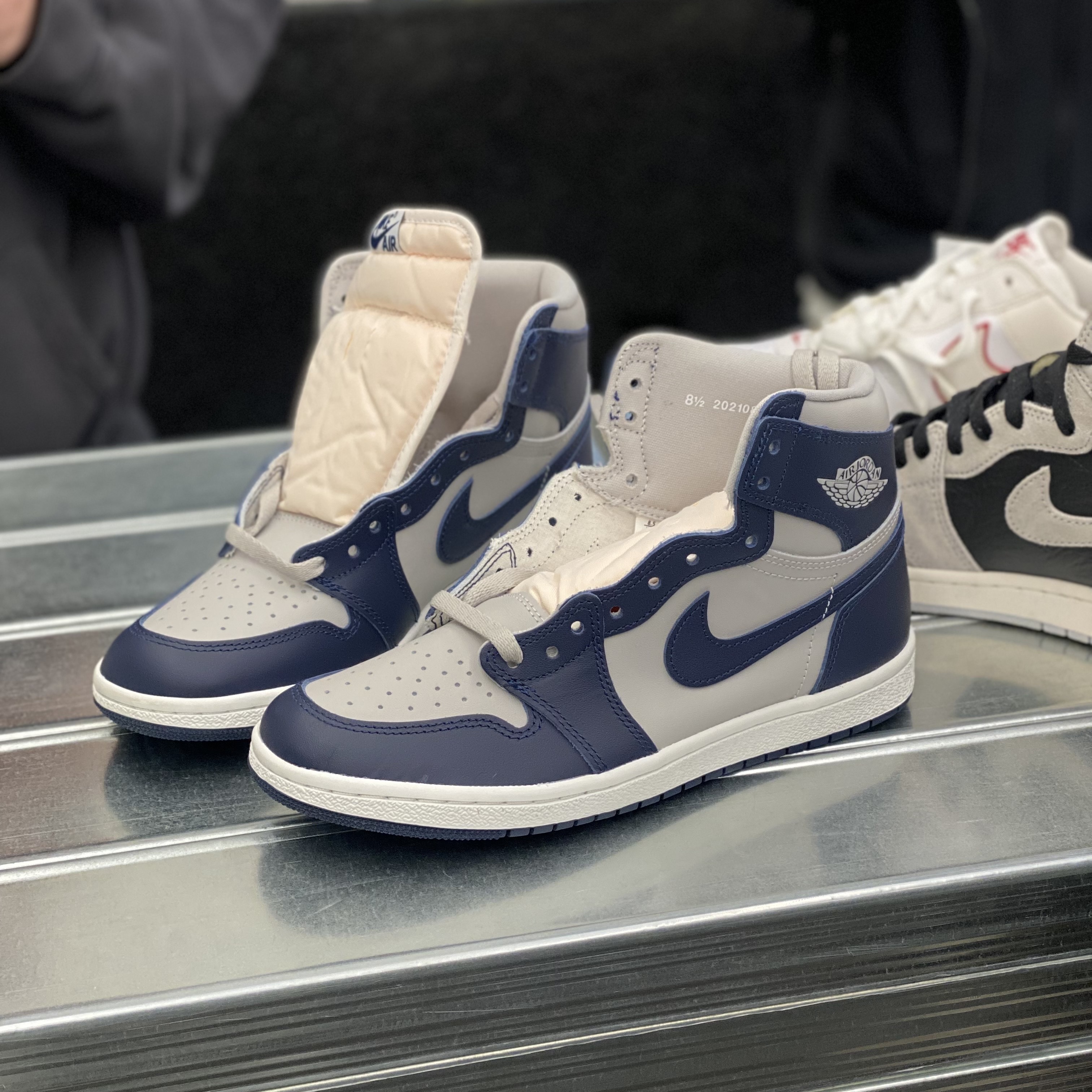 Jordan 1 High 85 College Navy 착용 스타일 - 2