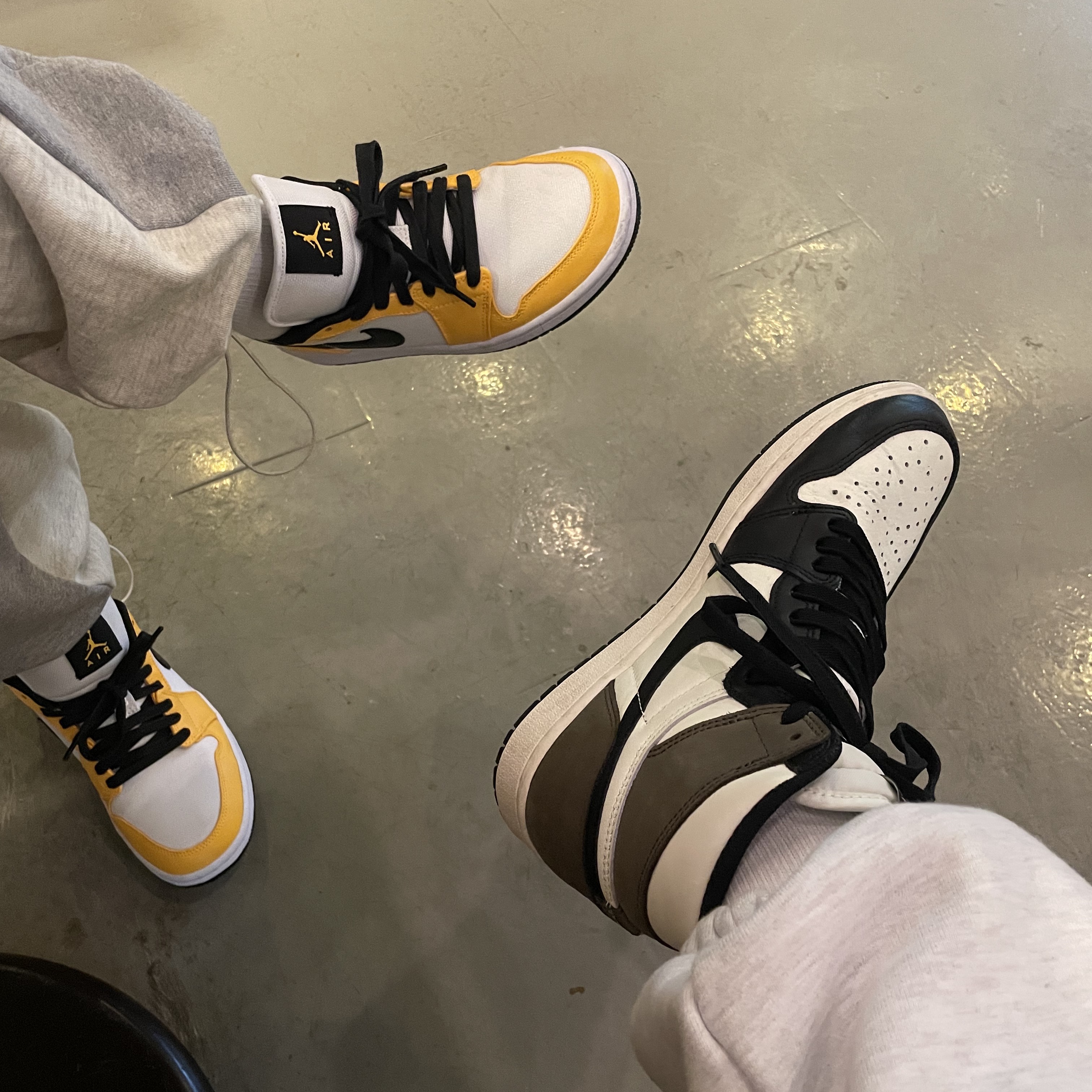 Jordan 1 Retro High OG Black Mocha, (W) Jordan 1 Low SE Laser Orange 착용 스타일