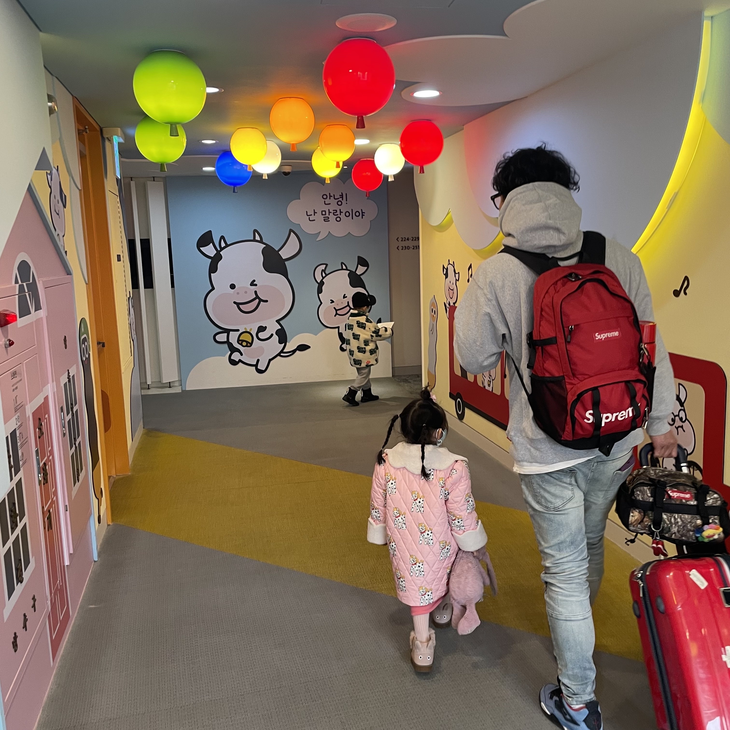 Jordan 4 x Travis Scott Retro Cactus Jack, Supreme Waist Bag Real Tree Camo - 19FW 착용 스타일