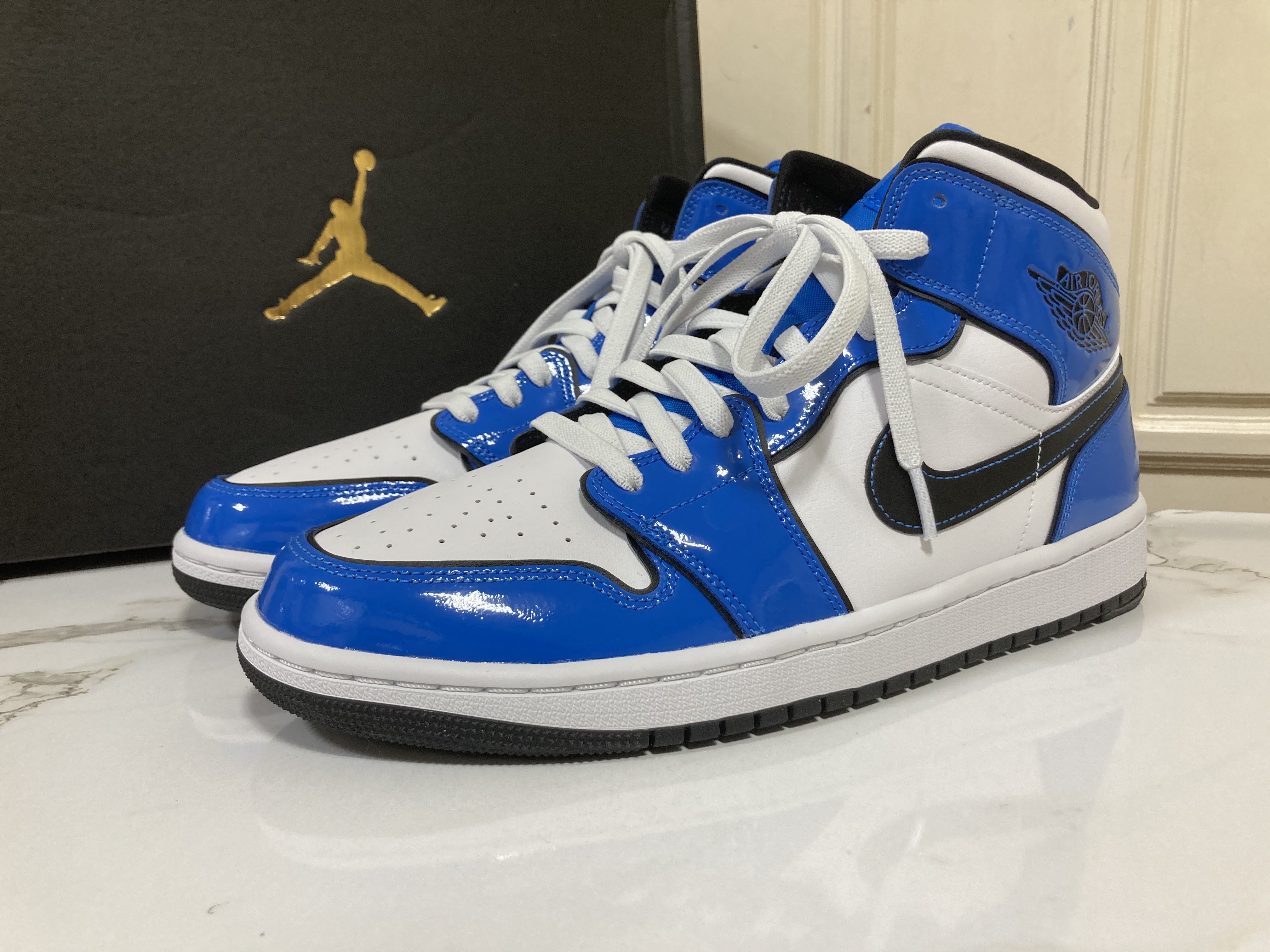 Jordan 1 Mid SE Signal Blue 착용 스타일 - 1