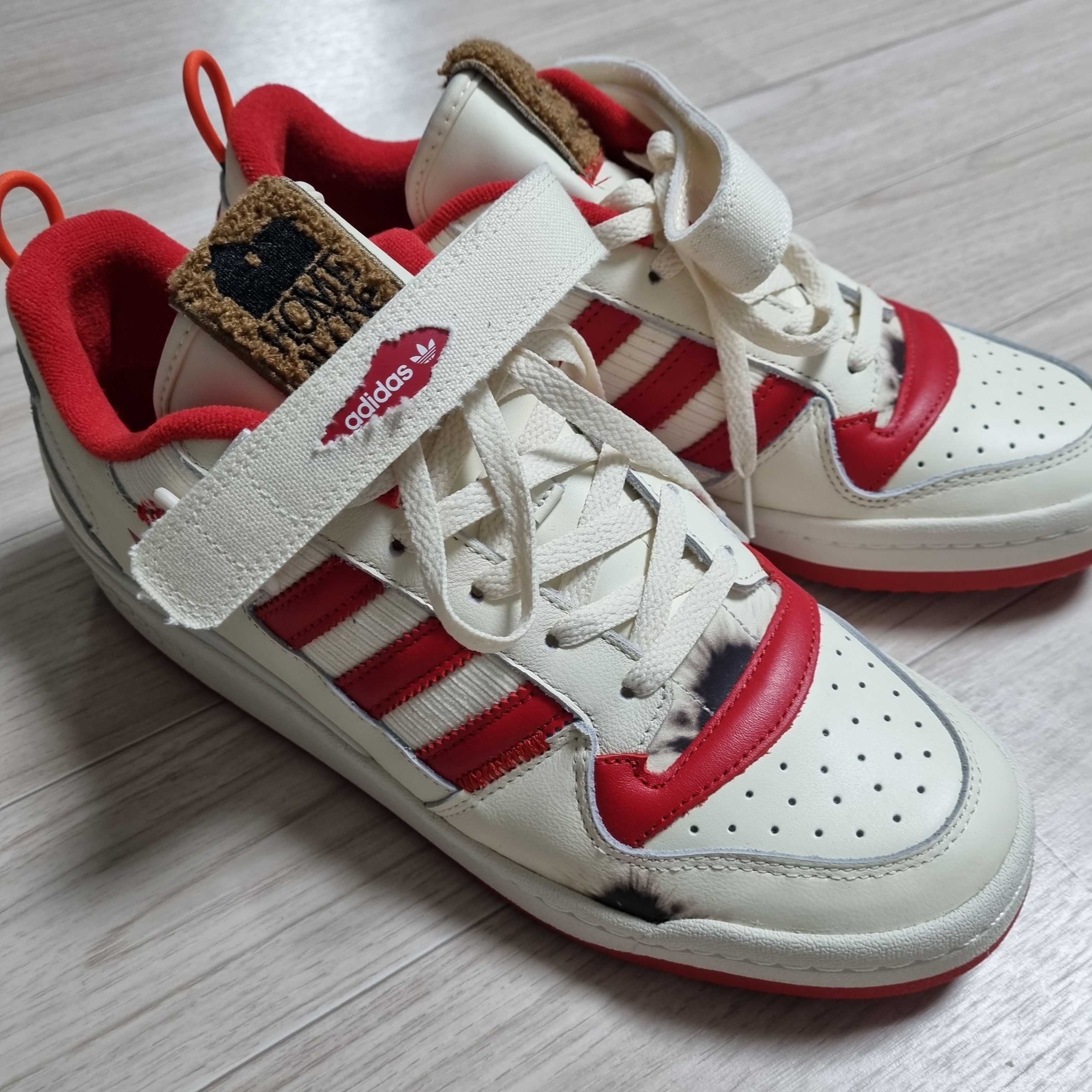 Adidas Forum Low Home Alone 착용 스타일 - 2