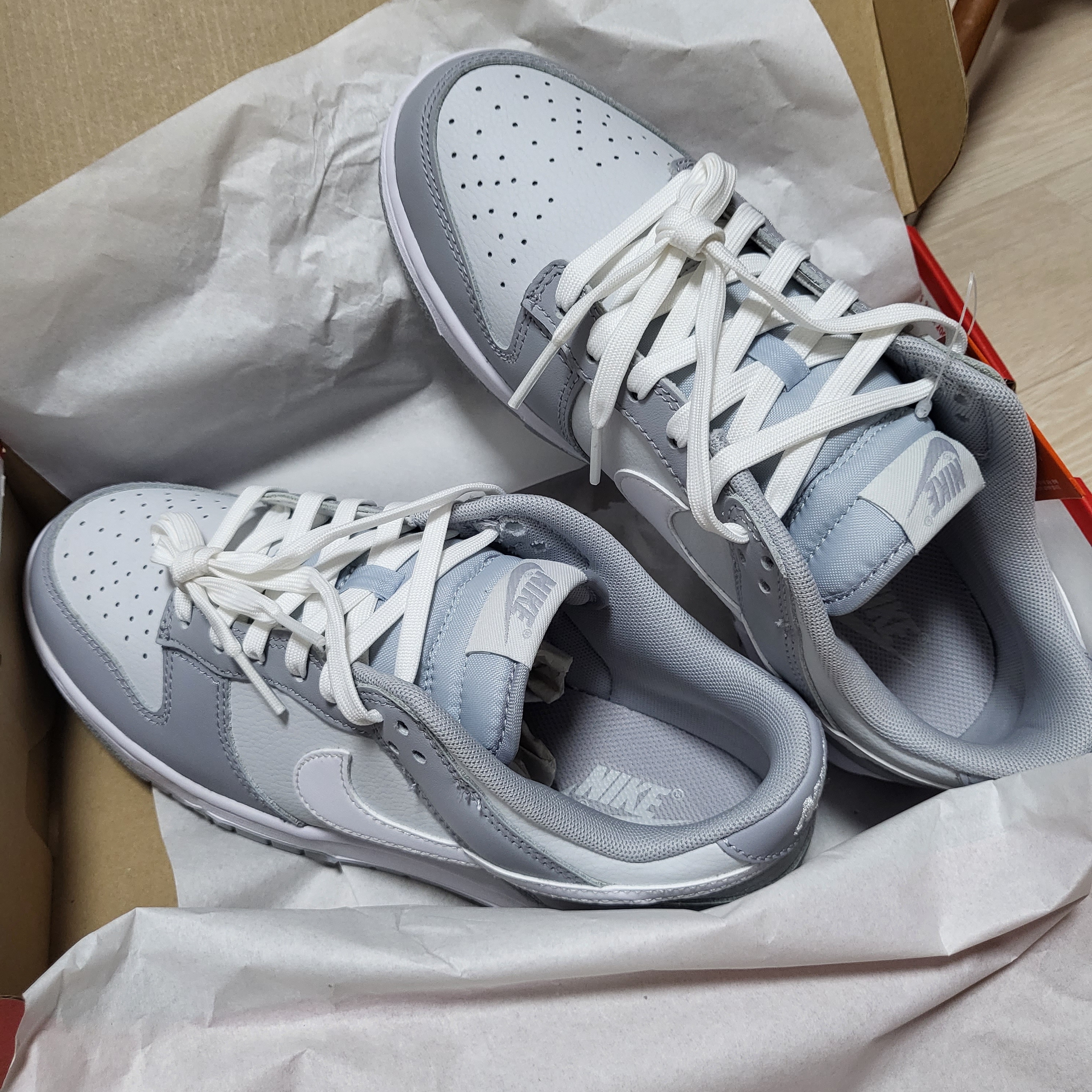 Nike Dunk Low Retro Wolf Grey 착용 스타일 - 2
