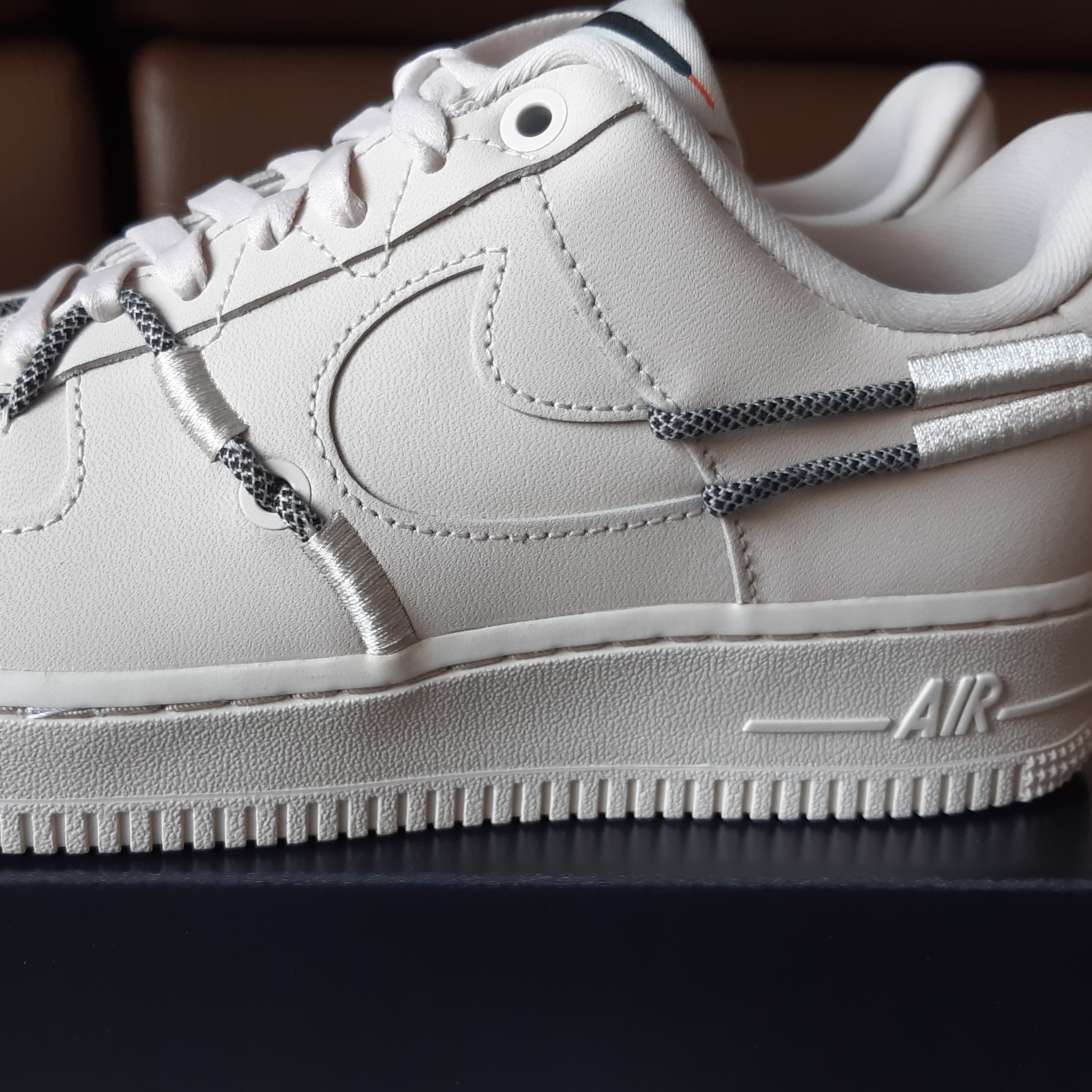 (W) Nike Air Force 1 '07 LX Light Orewood Brown 착용 스타일 - 3