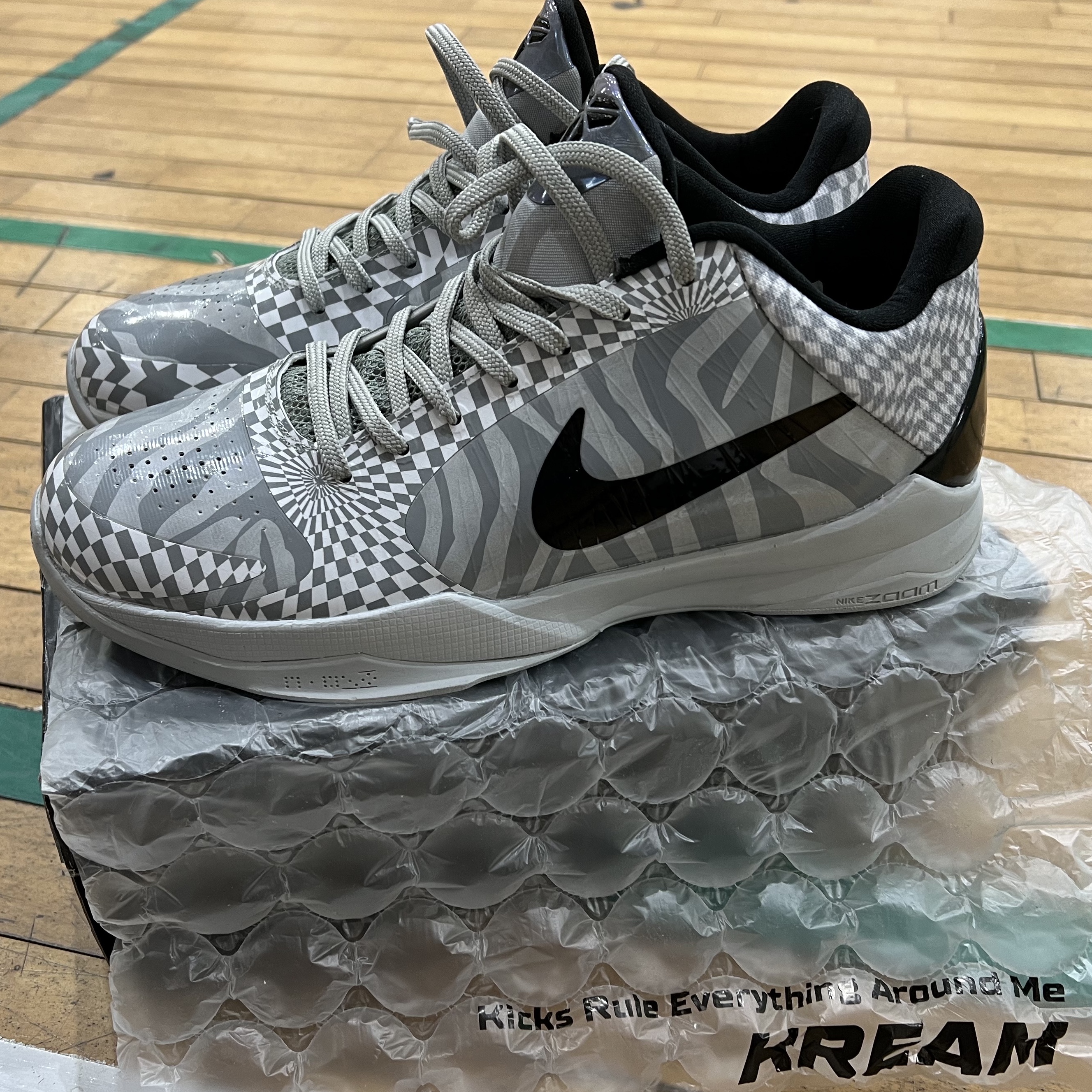 Nike Kobe 5 Protro Zebra PE 착용 스타일 - 1