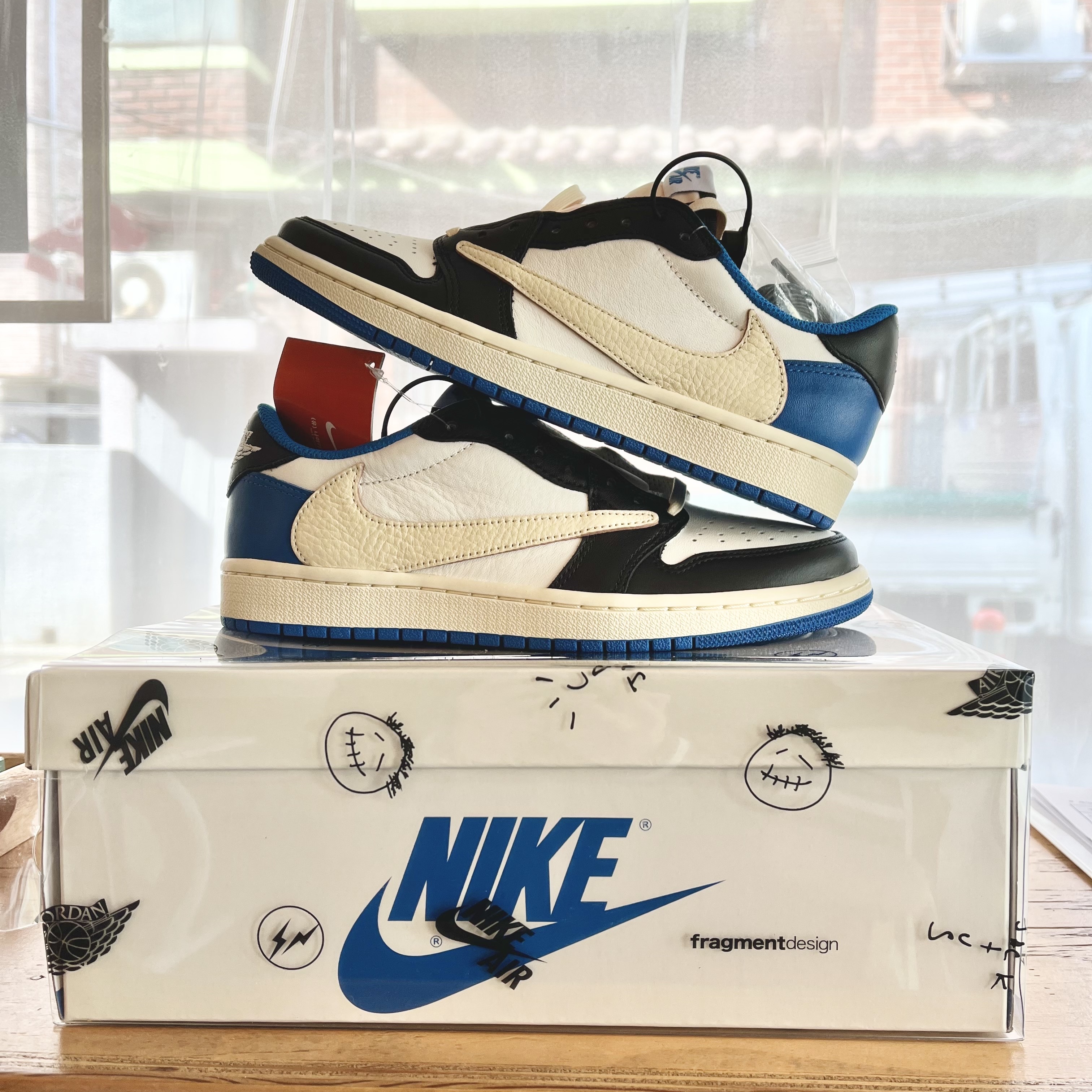 Jordan 1 x Travis Scott x Fragment Retro Low OG SP Military Blue 착용 스타일