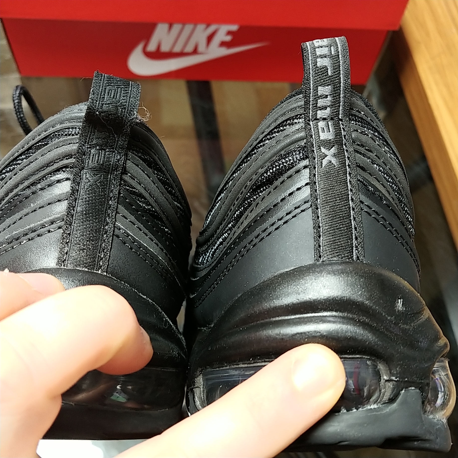 Nike Air Max 97 Triple Black, (W) Nike Air Max 97 Black Dark Grey 착용 스타일 - 4