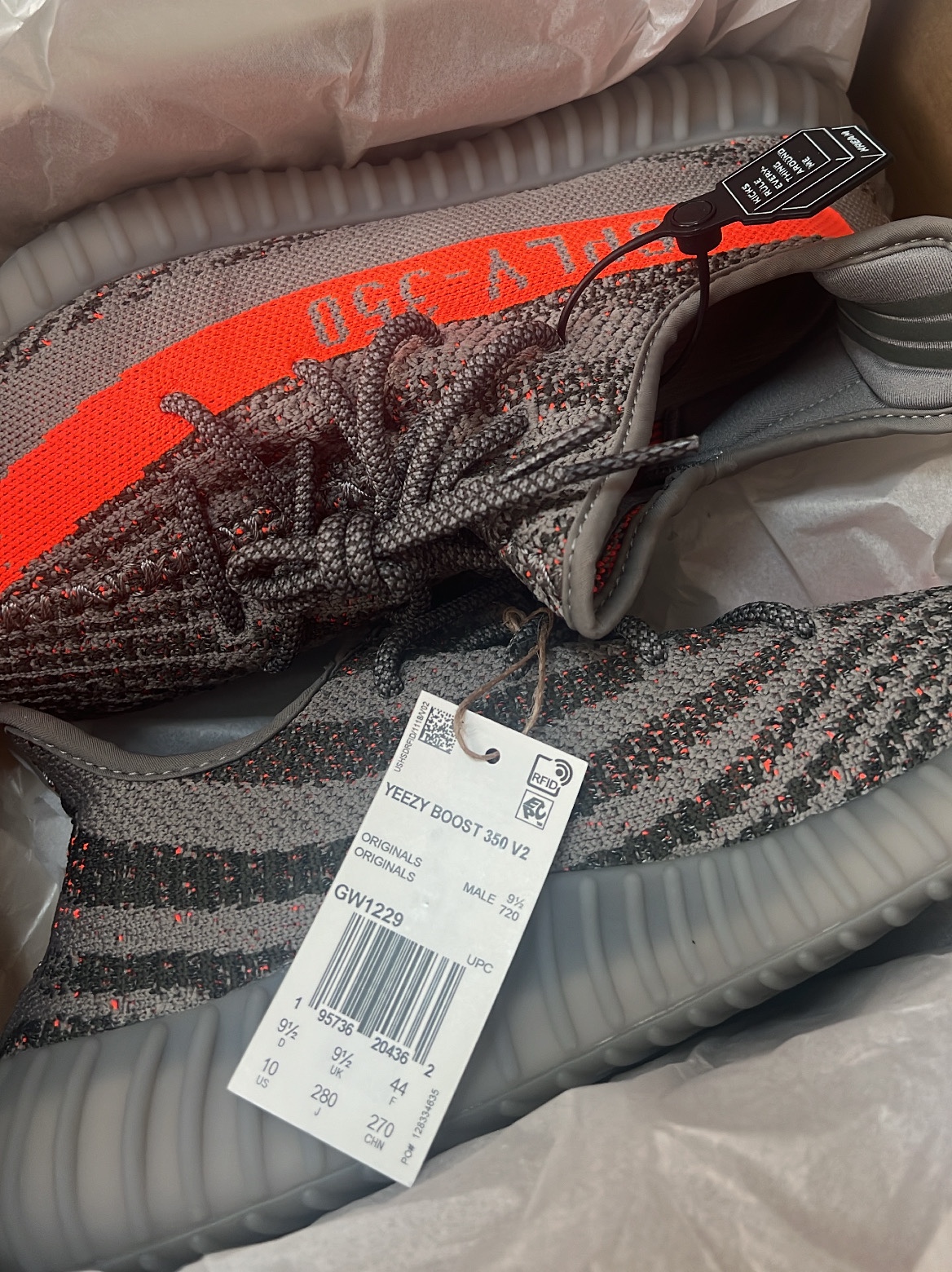 Adidas Yeezy Boost 350 V2 Beluga - Reflective 착용 스타일