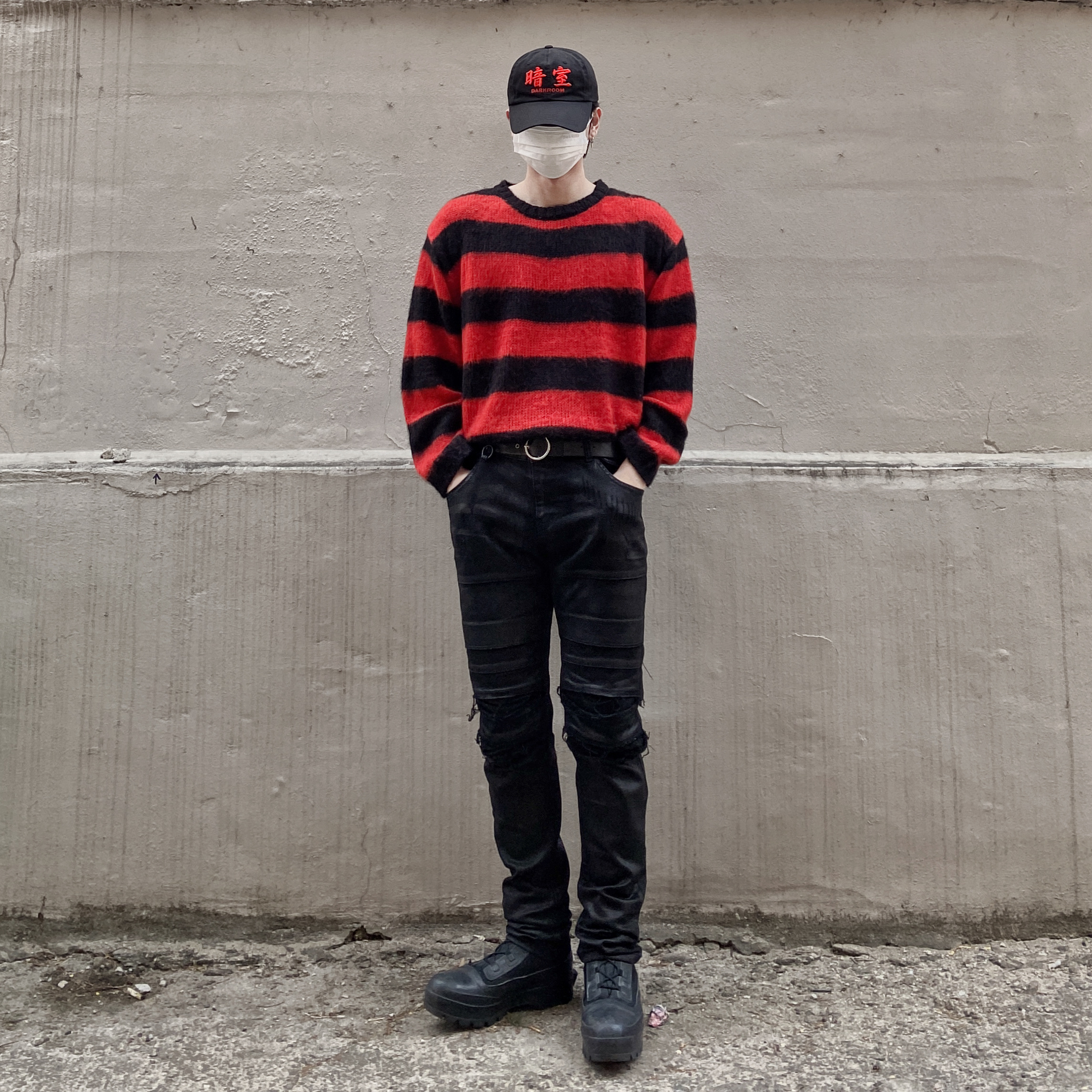 Converse x Ambush Chuck Taylor All Star Duck Boot Black, Darkr8m Studio Red Logo Cap 착용 스타일