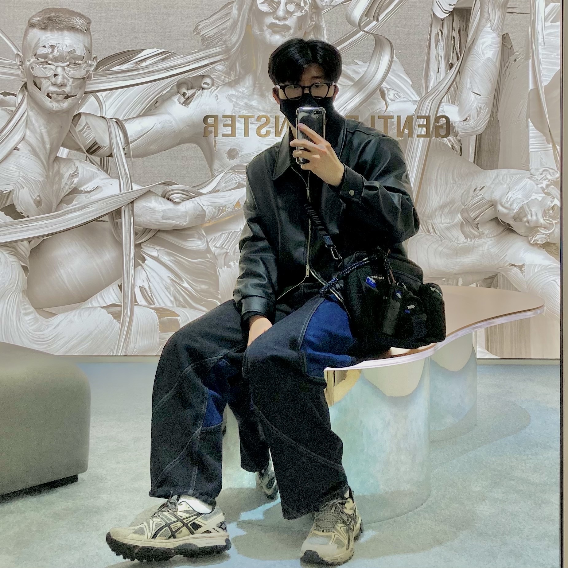 Asics Gel-Kahana 8 Grey Black Carbon, Ader Error x Eastpak Shoulder Bag Black 착용 스타일