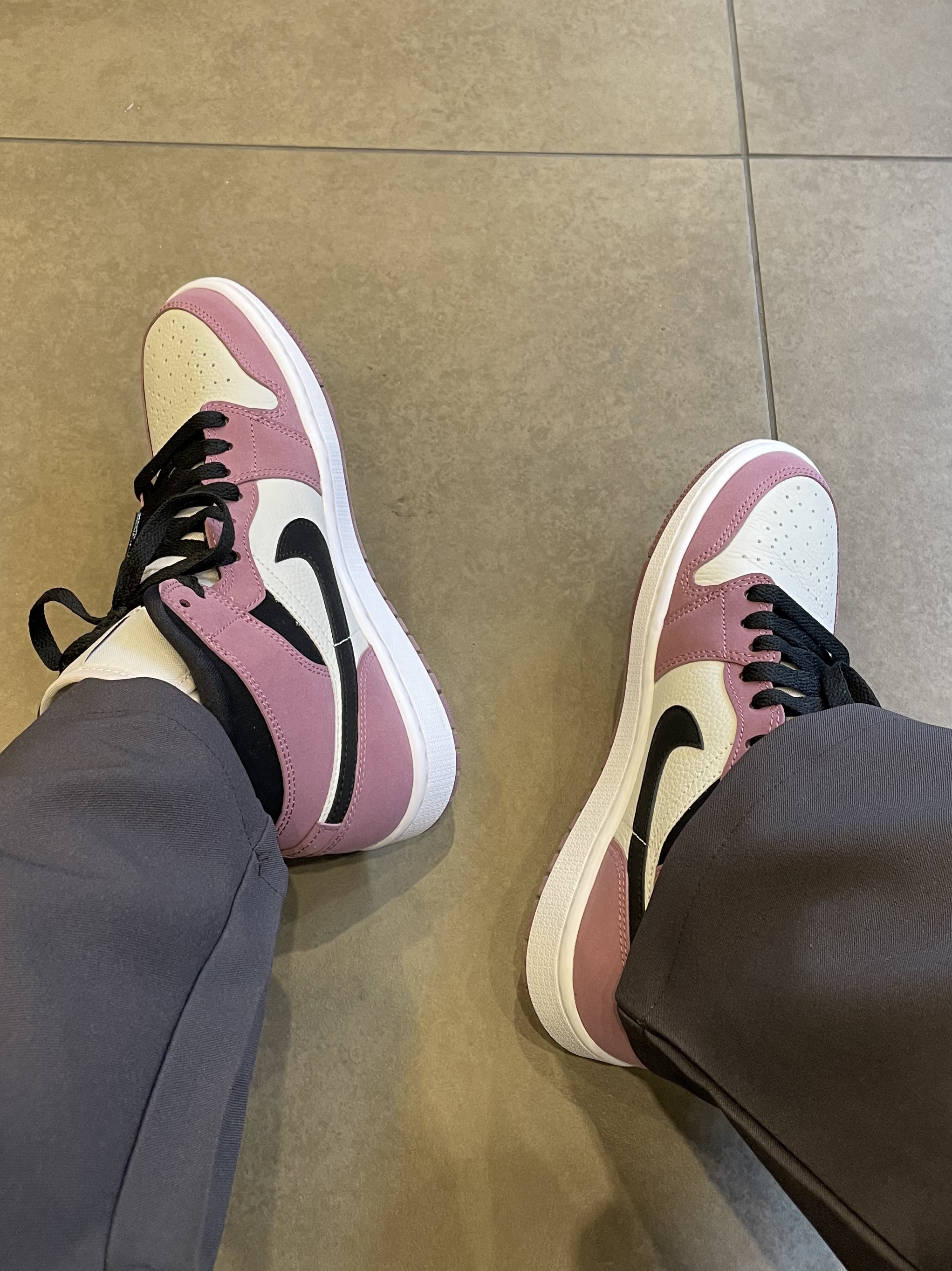 (W) Jordan 1 Mid SE Light Mulberry 착용 스타일 - 2