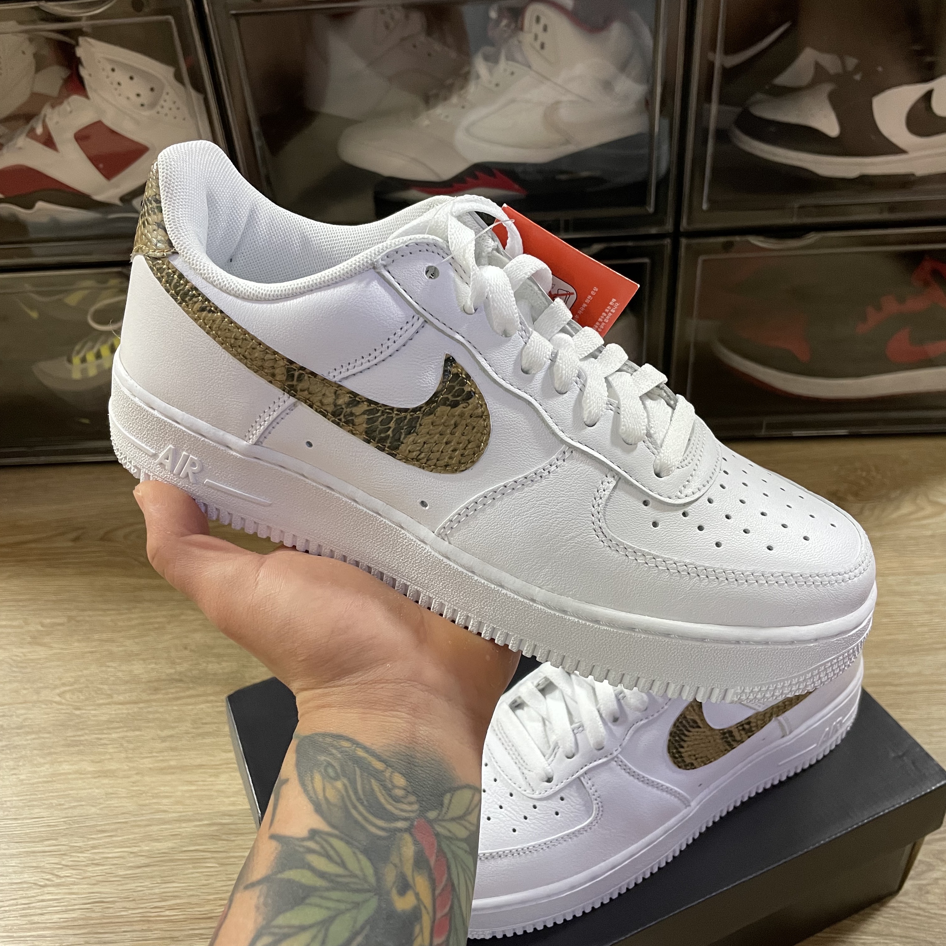 Nike Air Force 1 '07 LV8 Athletic Club Light Smoke Grey Marina, Nike Air Force 1 Low Retro PRM QS Ivory Snake 2019 착용 스타일 - 2
