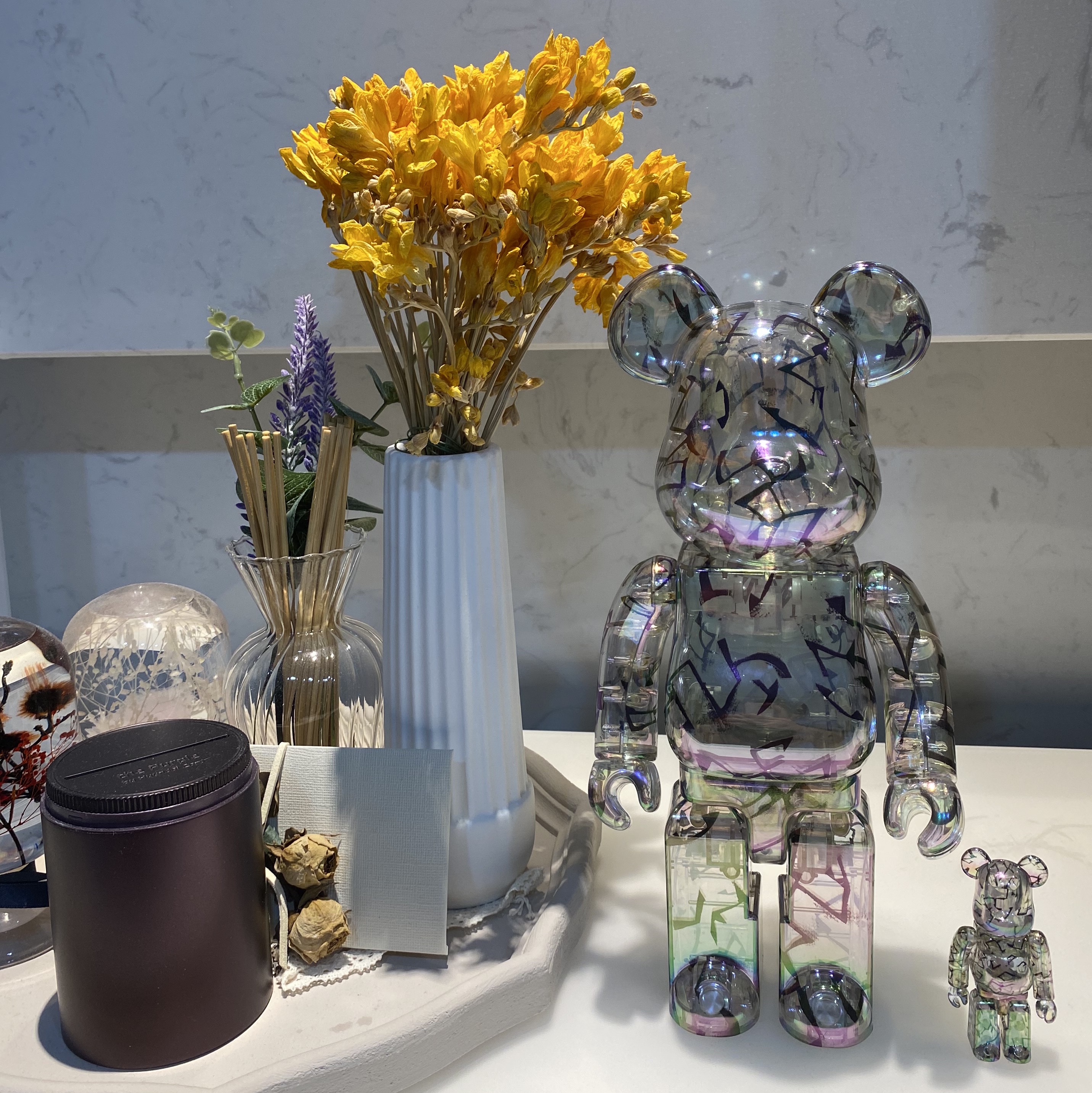 Bearbrick x Jimmy Choo x Eric Haze Curated By Poggy 100% & 400% Set 착용 스타일