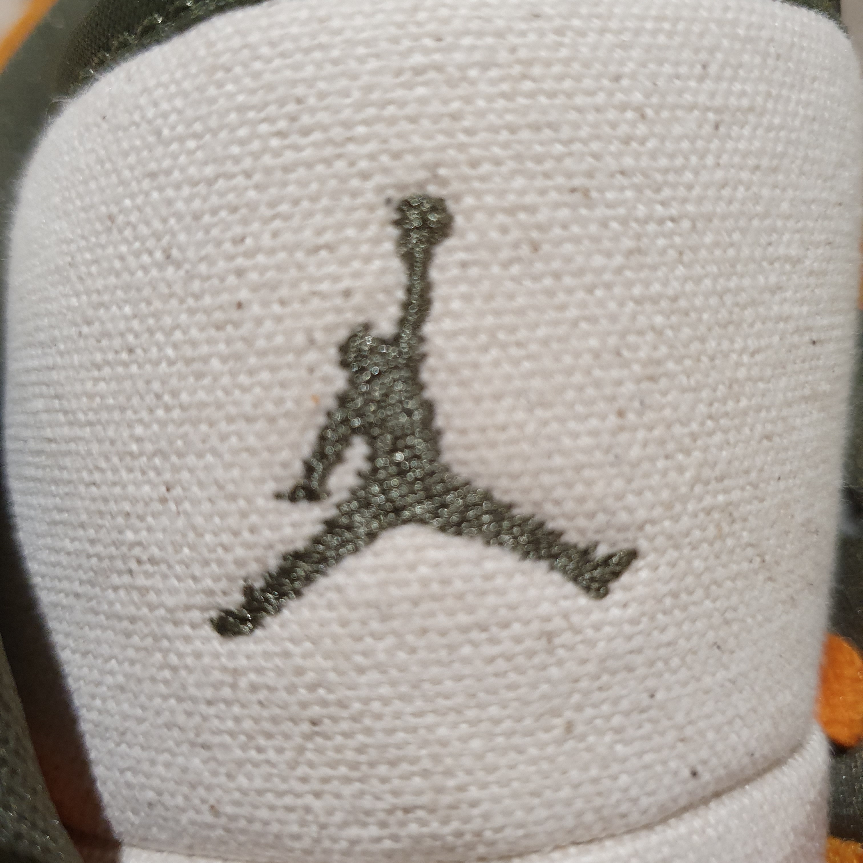Jordan 1 Low SE Light Curry 착용 스타일 - 4