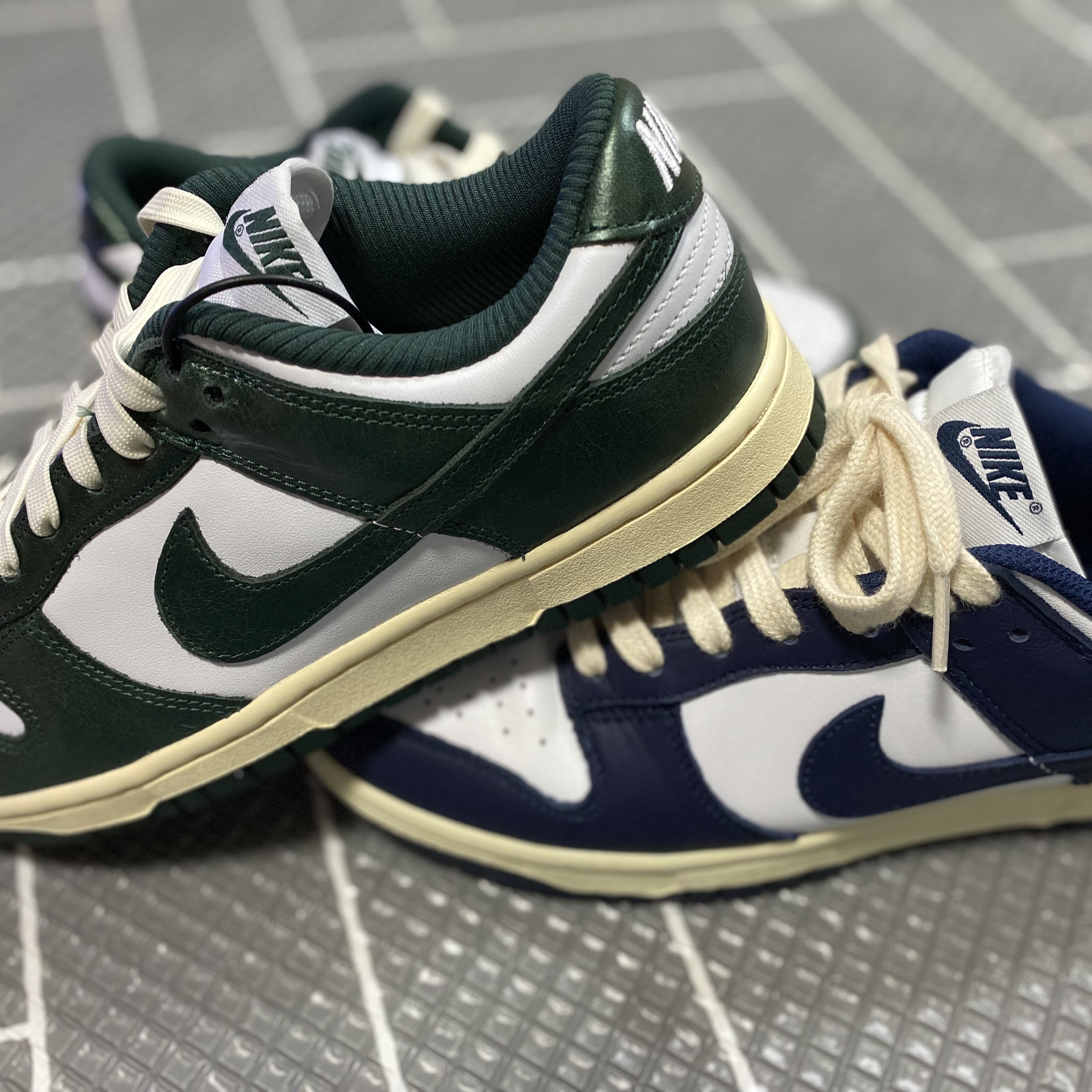 (W) Nike Dunk Low Vintage Green, (W) Nike Dunk Low Vintage Midnight Navy 착용 스타일 - 2