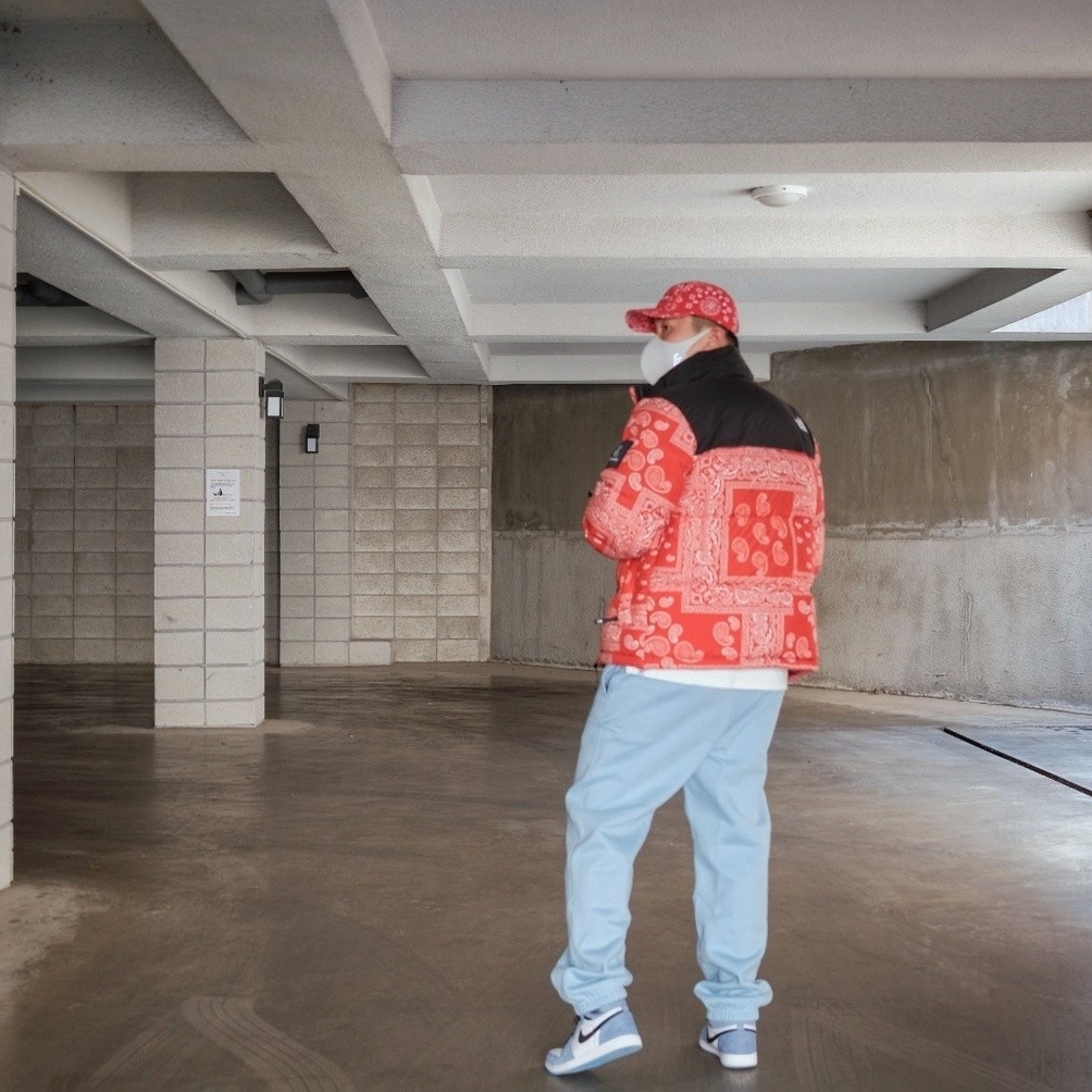 Jordan 1 Retro High OG University Blue, The North Face Nuptse Down Jacket Red 착용 스타일 - 1