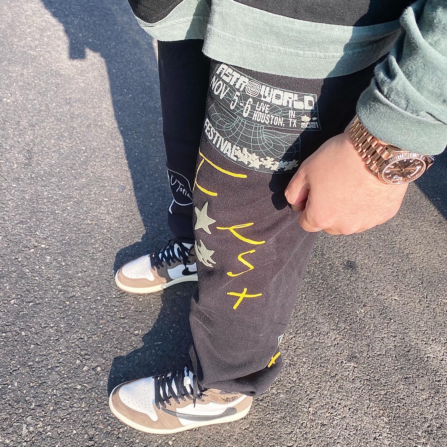 Jordan 1 x Travis Scott Retro High OG SP Mocha 착용 스타일 - 1