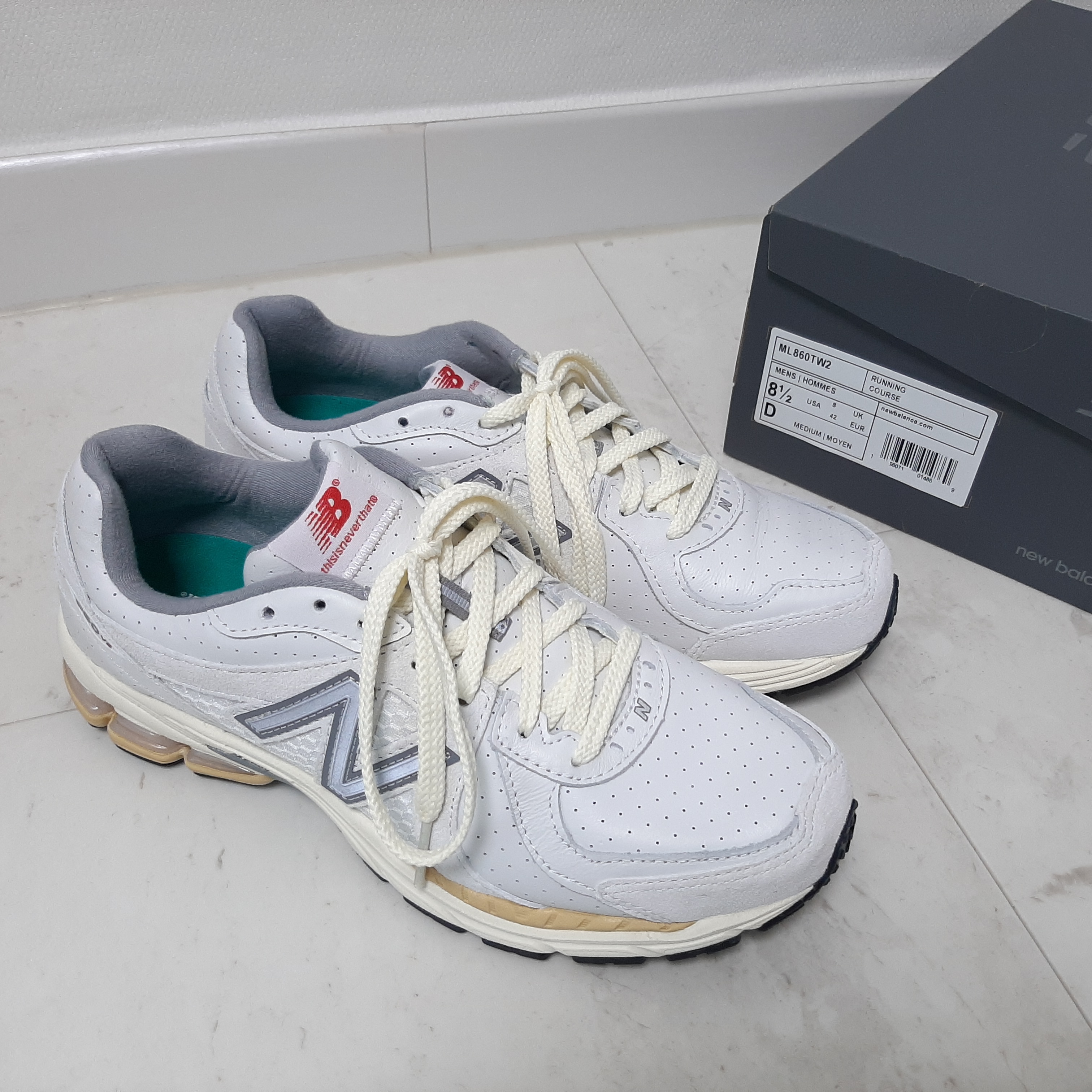 New Balance x Thisisneverthat 860v2 White 착용 스타일