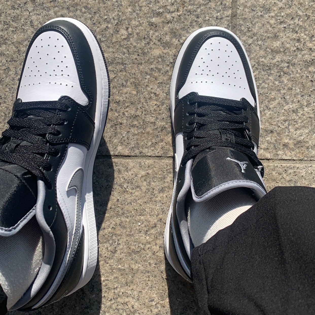 Jordan 1 Low Black Particle Grey 착용 스타일
