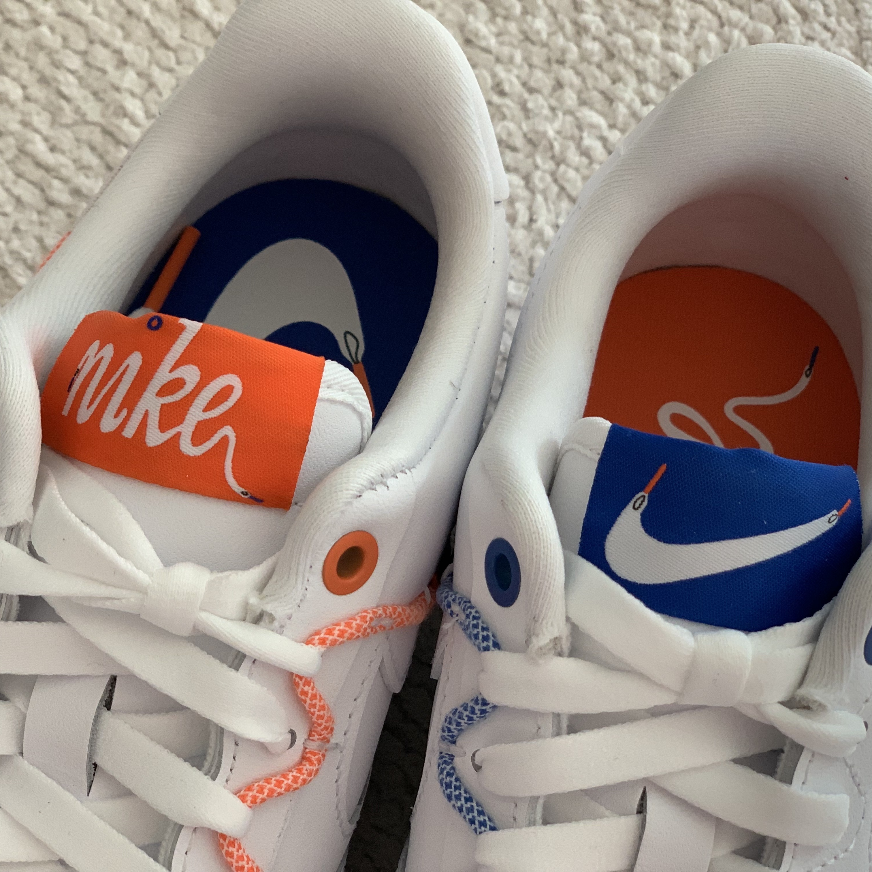 (W) Nike Air Force 1 '07 LX White Safety Orange 착용 스타일 - 2