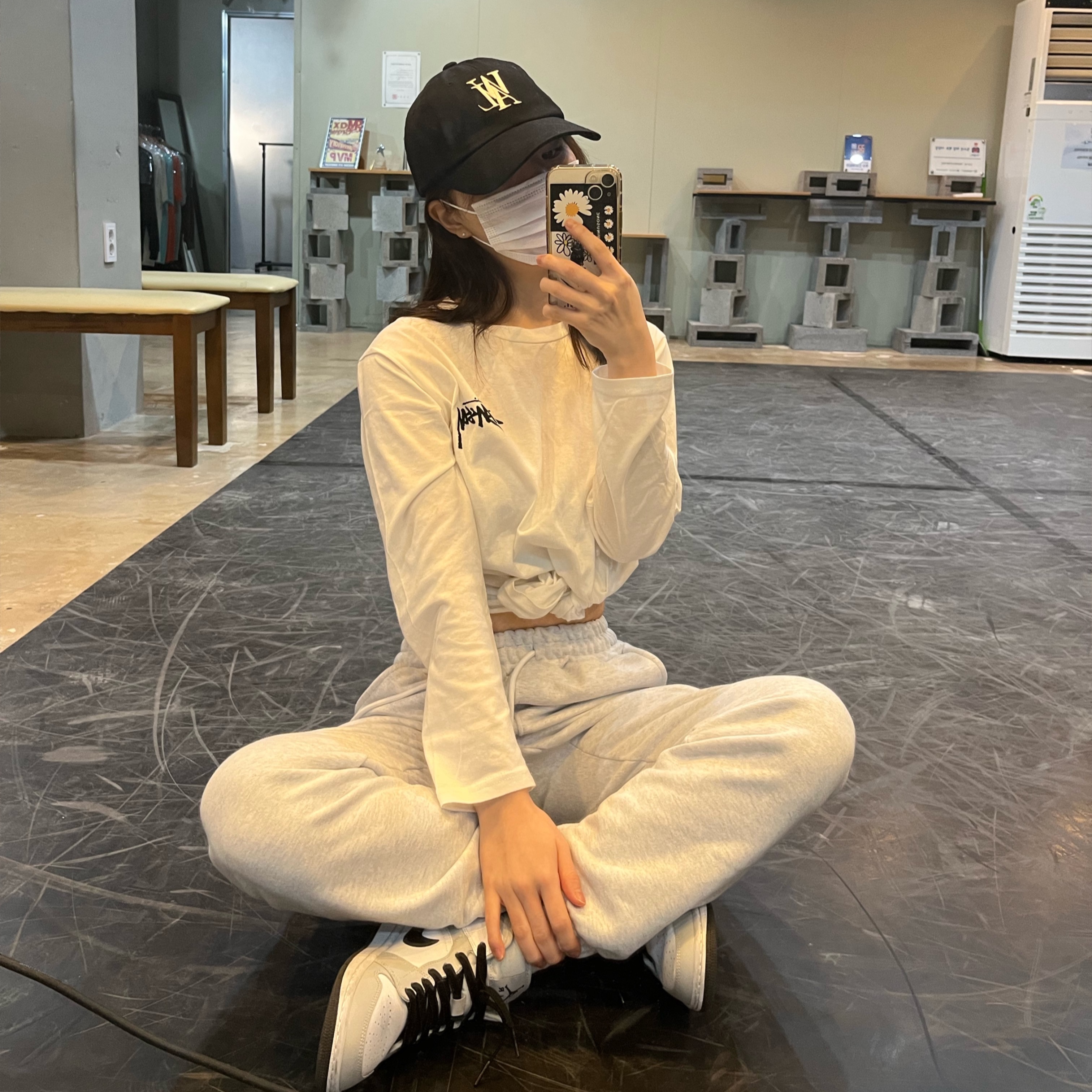 (W) Jordan 1 Mid Grey Fog 착용 스타일 - 2
