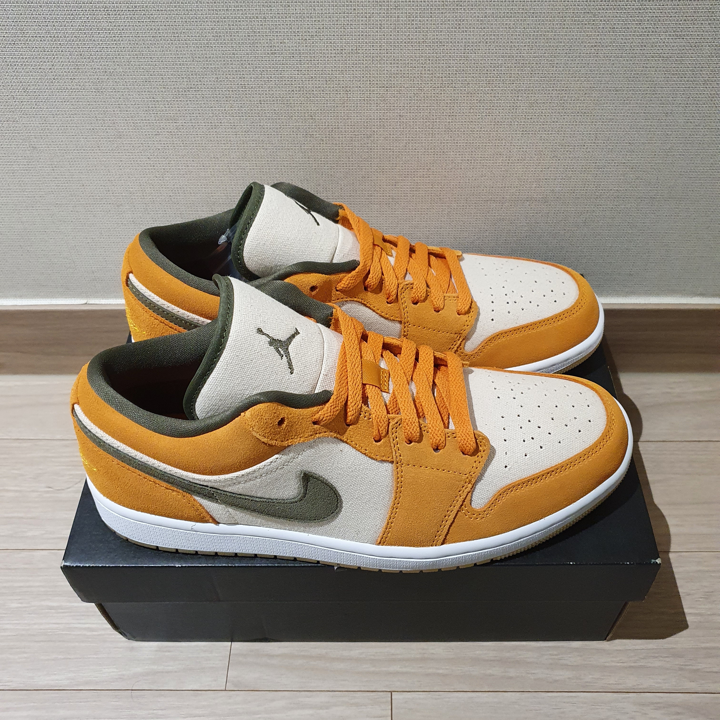 Jordan 1 Low SE Light Curry 착용 스타일 - 2