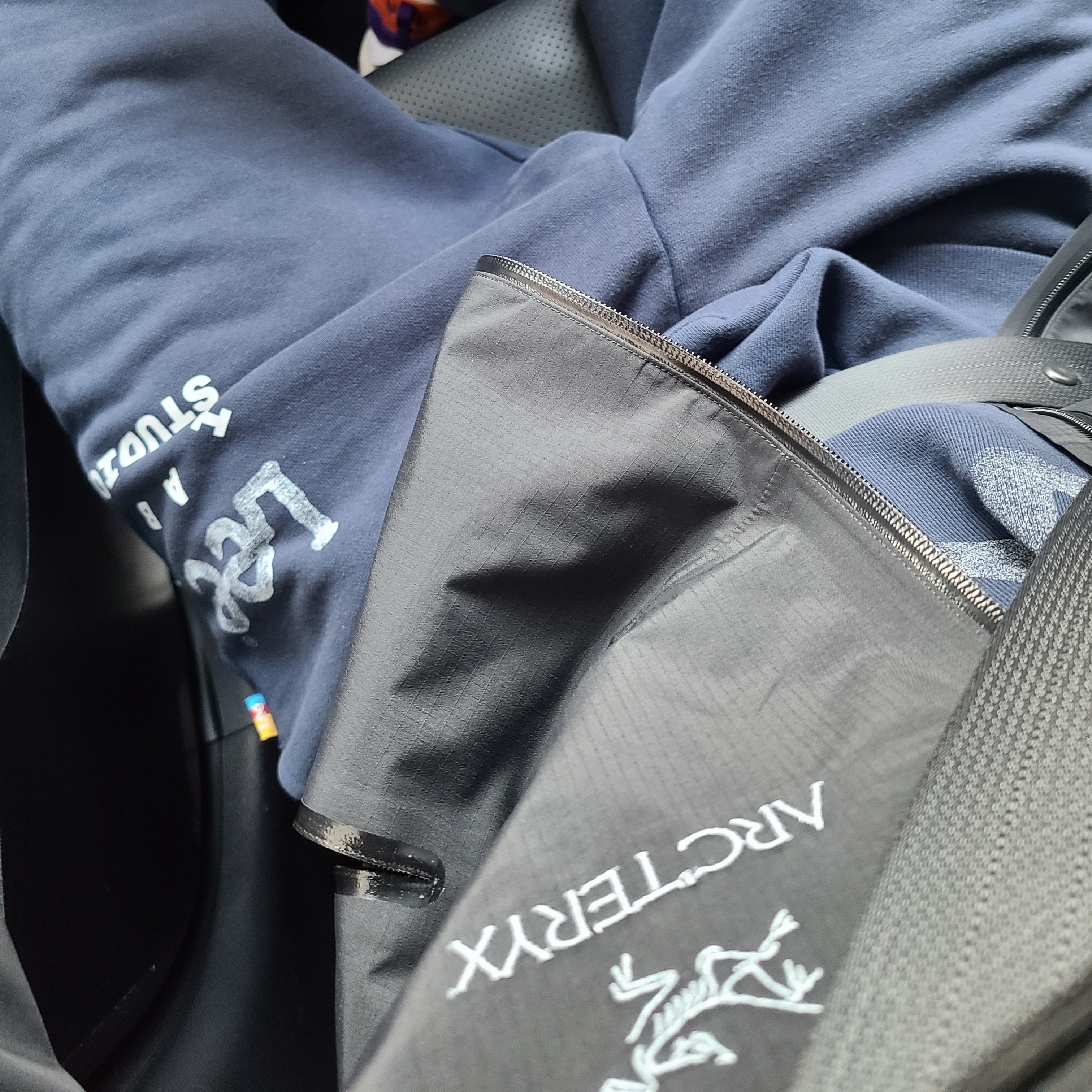 IAB Studio x Lee Pigment Sweatshirt Indigo Navy, IAB Studio x Lee Pigment Sweatpants Indigo Navy 착용 스타일 - 1