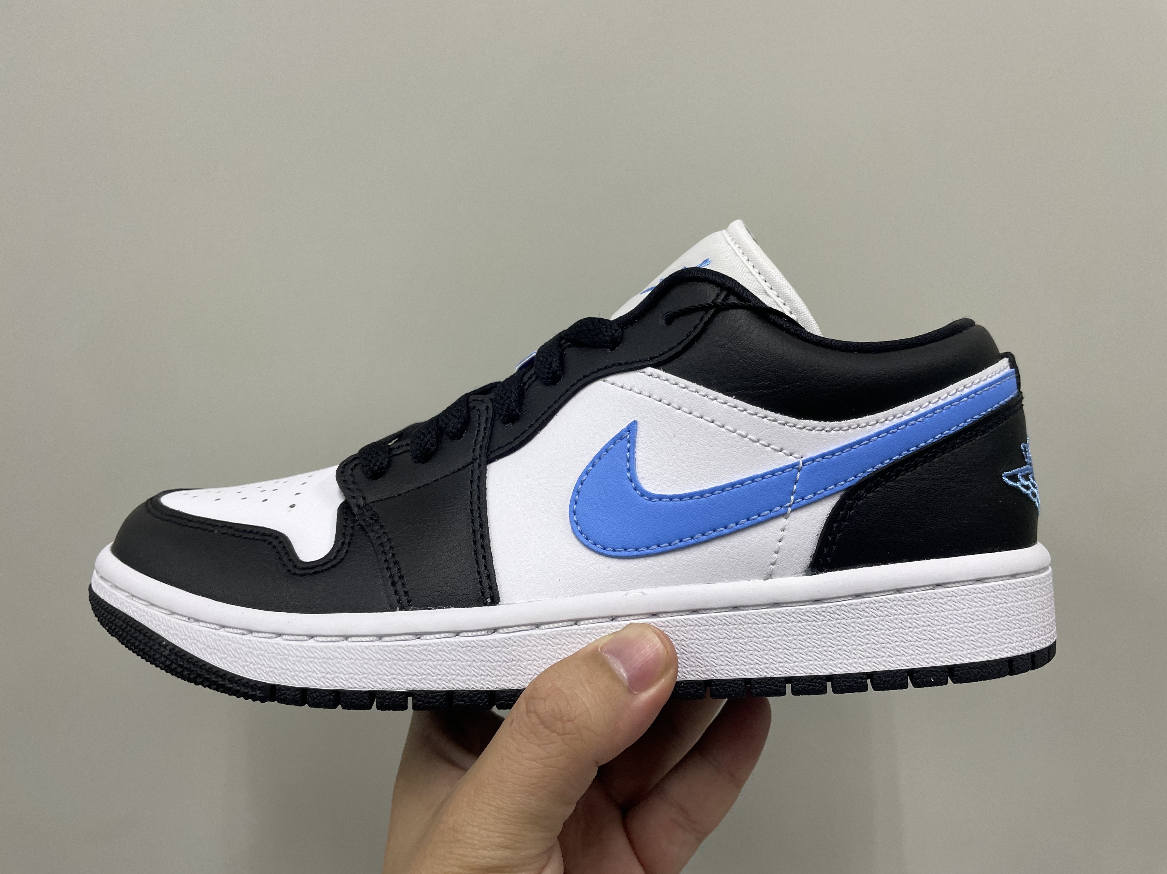 (W) Jordan 1 Low Black University Blue 착용 스타일