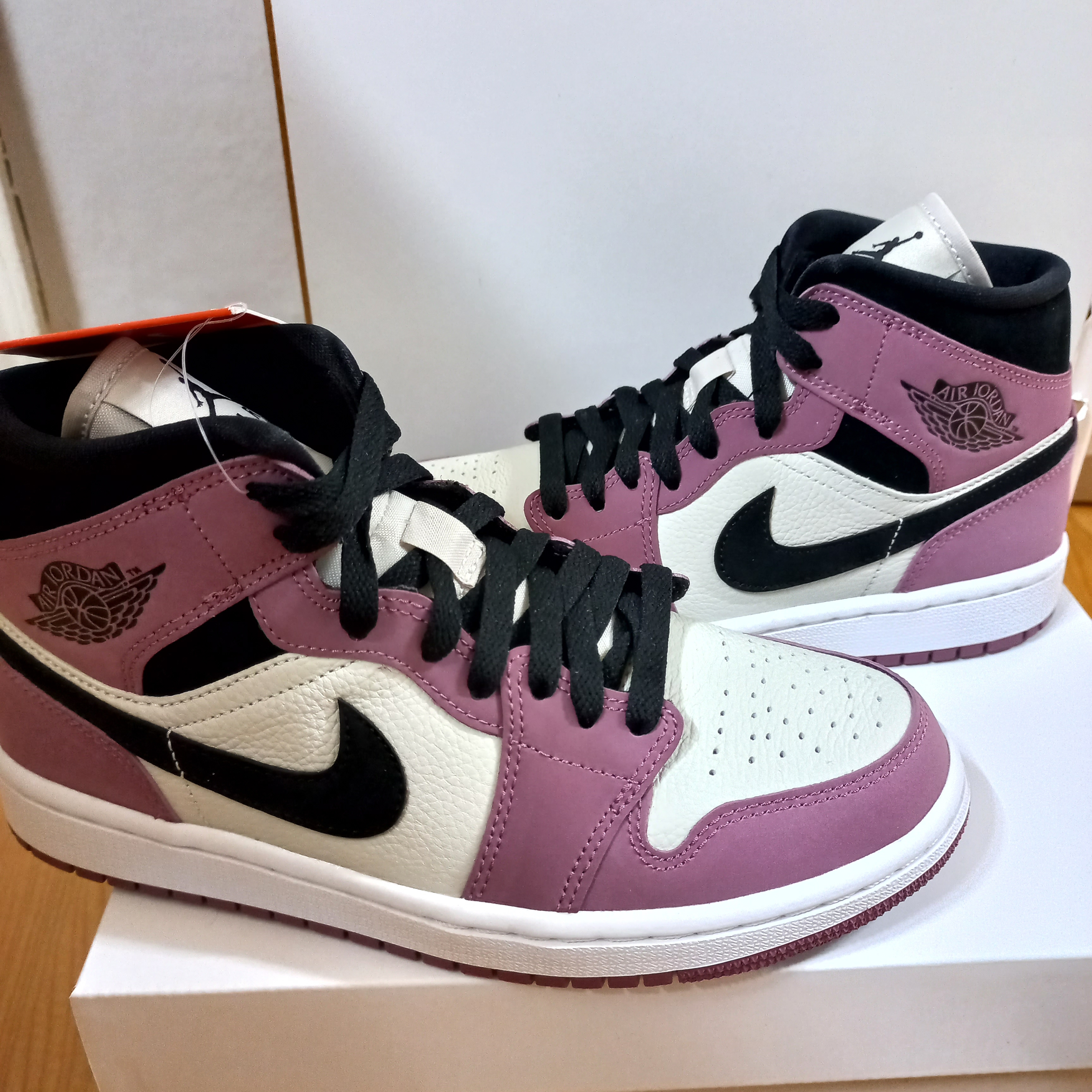 (W) Jordan 1 Mid SE Light Mulberry 착용 스타일 - 1