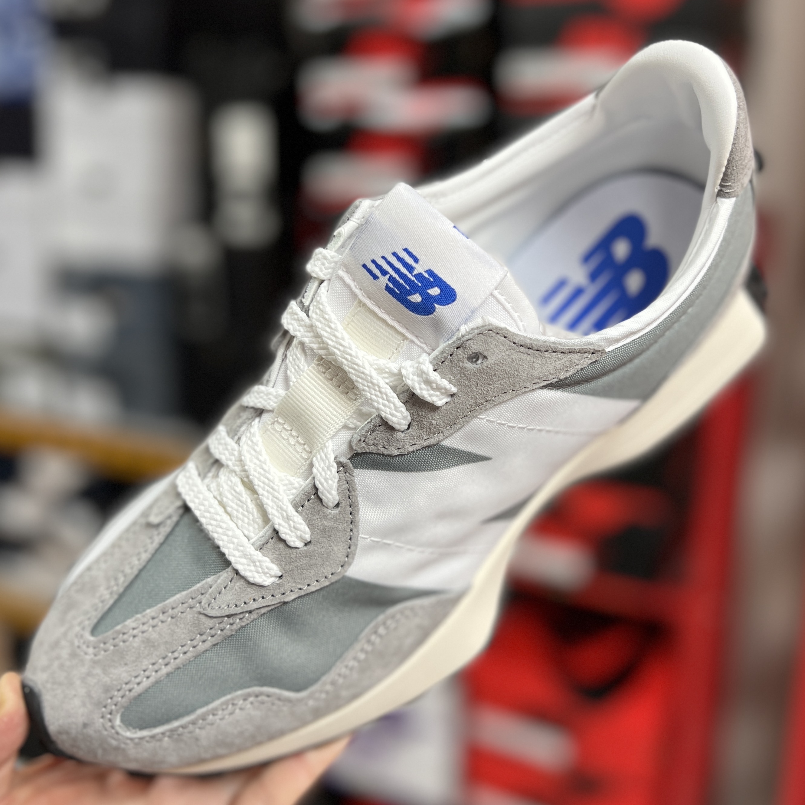 New Balance 327 Grey 착용 스타일 - 1