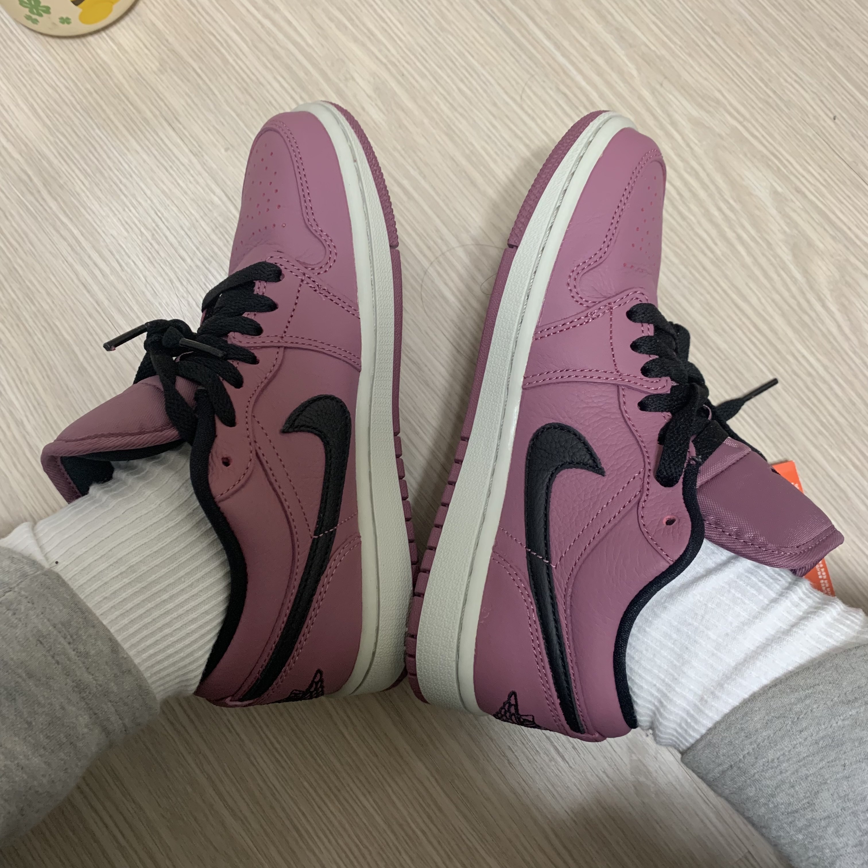 (W) Jordan 1 Low SE Light Mulberry 착용 스타일 - 2