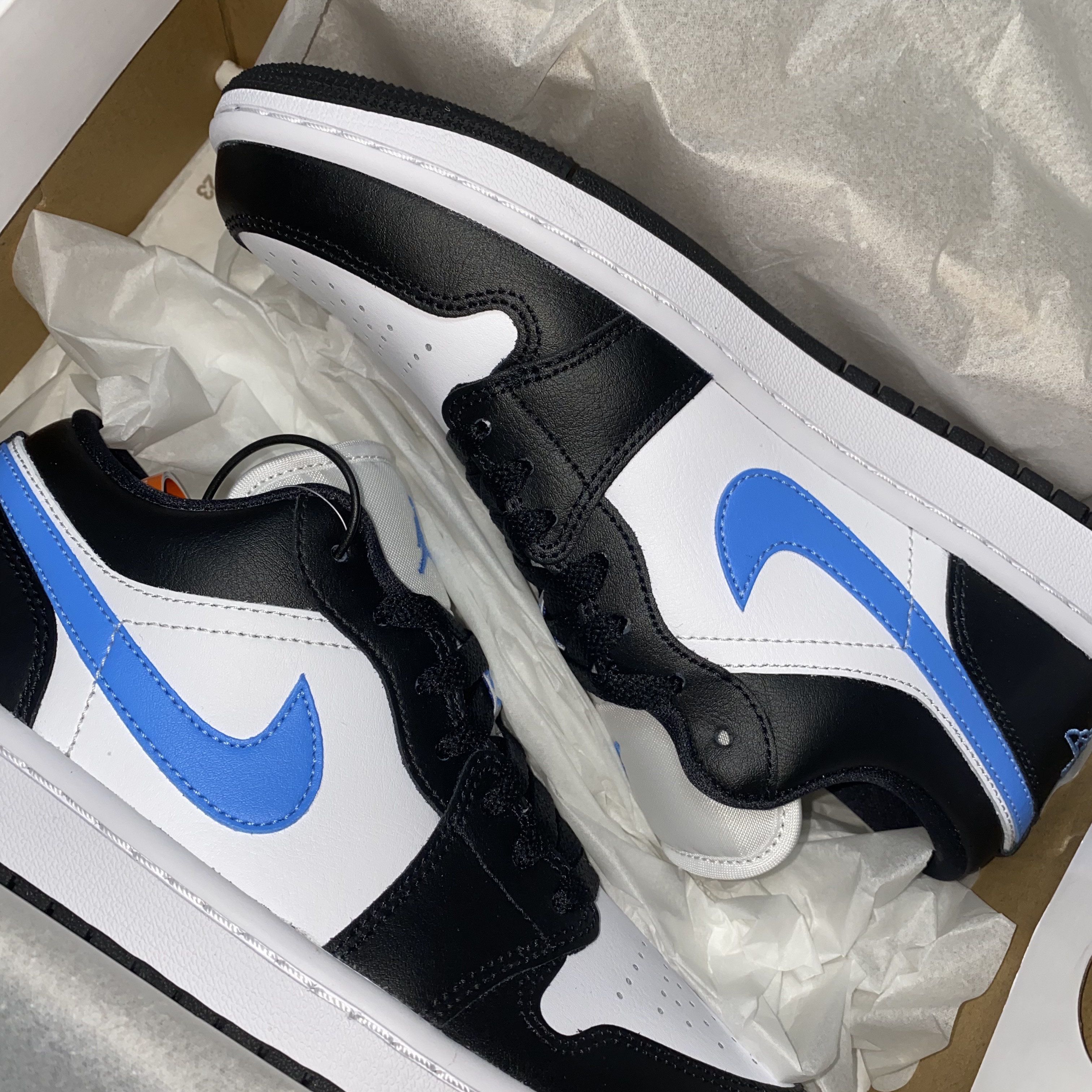 (W) Jordan 1 Low Black University Blue 착용 스타일