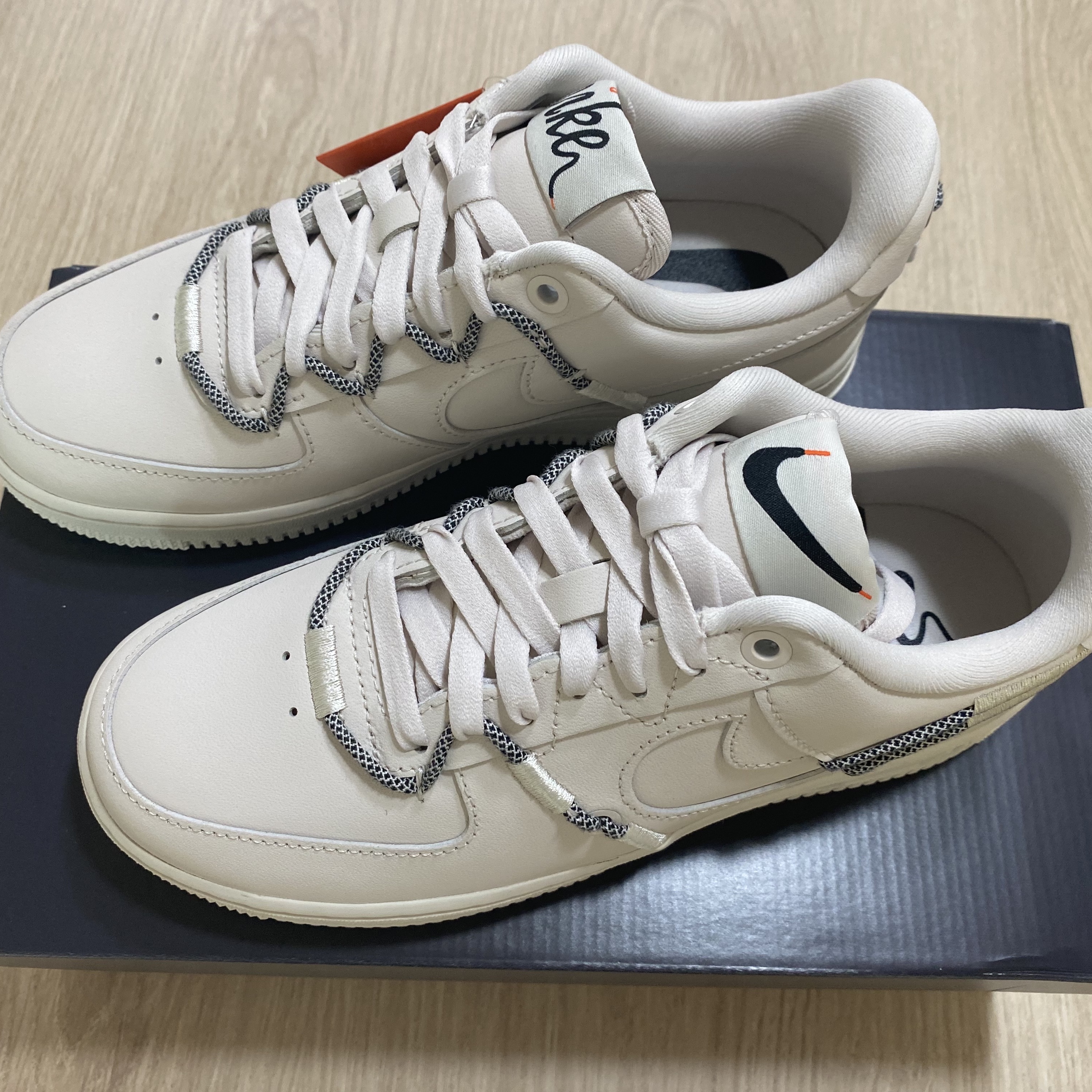 (W) Nike Air Force 1 '07 LX Light Orewood Brown 착용 스타일 - 1