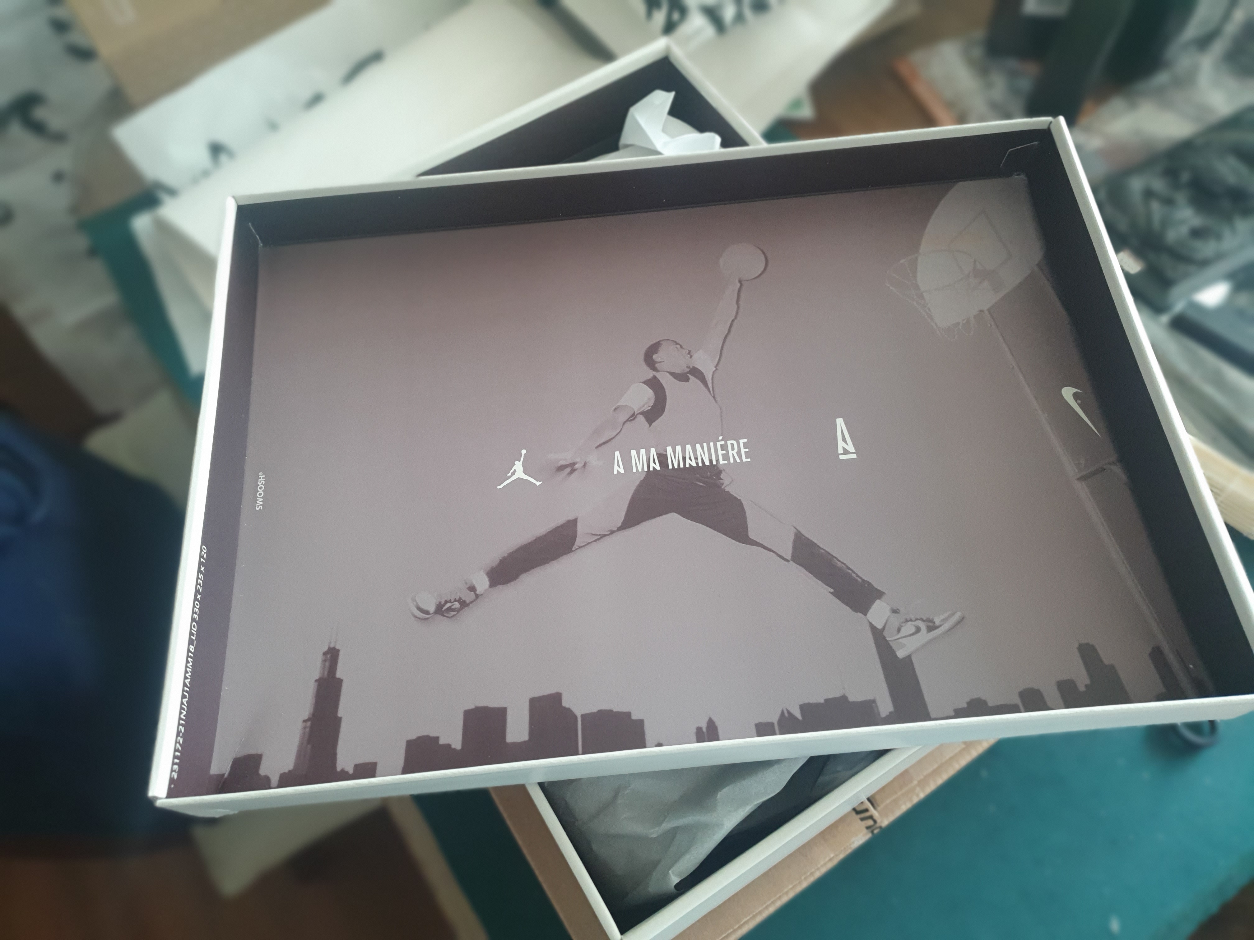 Jordan 1 x A Ma Maniere Retro High OG SP Sail and Burgundy 착용 스타일 - 1