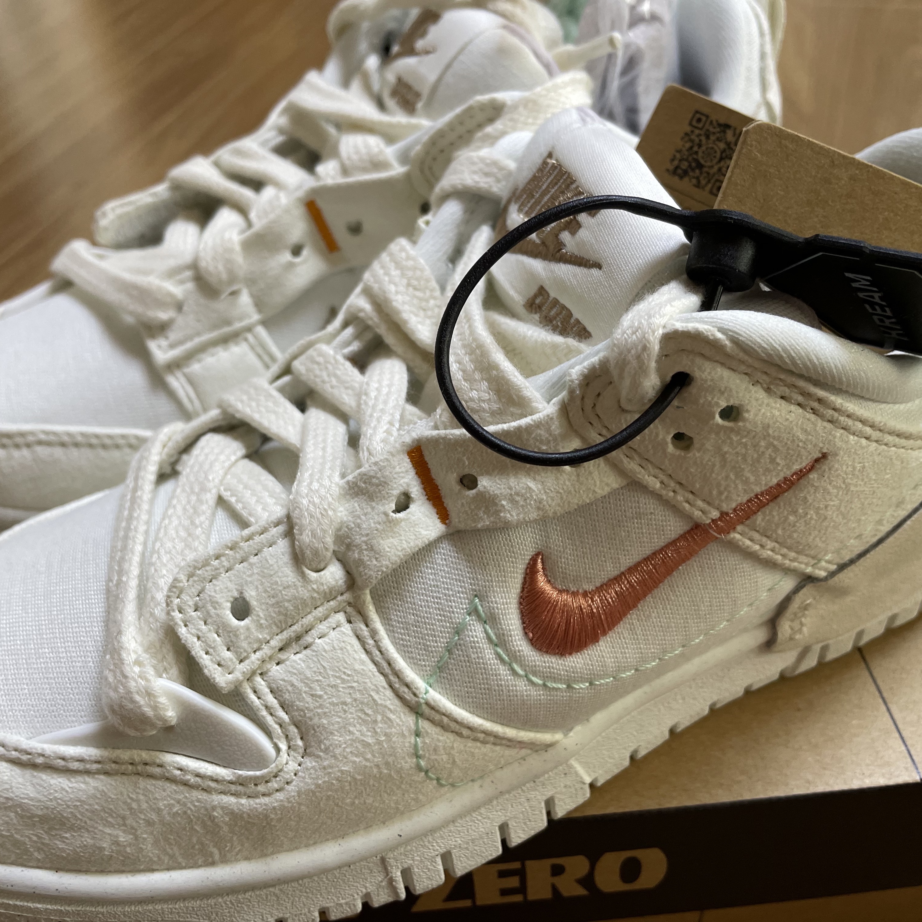 (W) Nike Dunk Low Disrupt 2 Pale Ivory Sail 착용 스타일