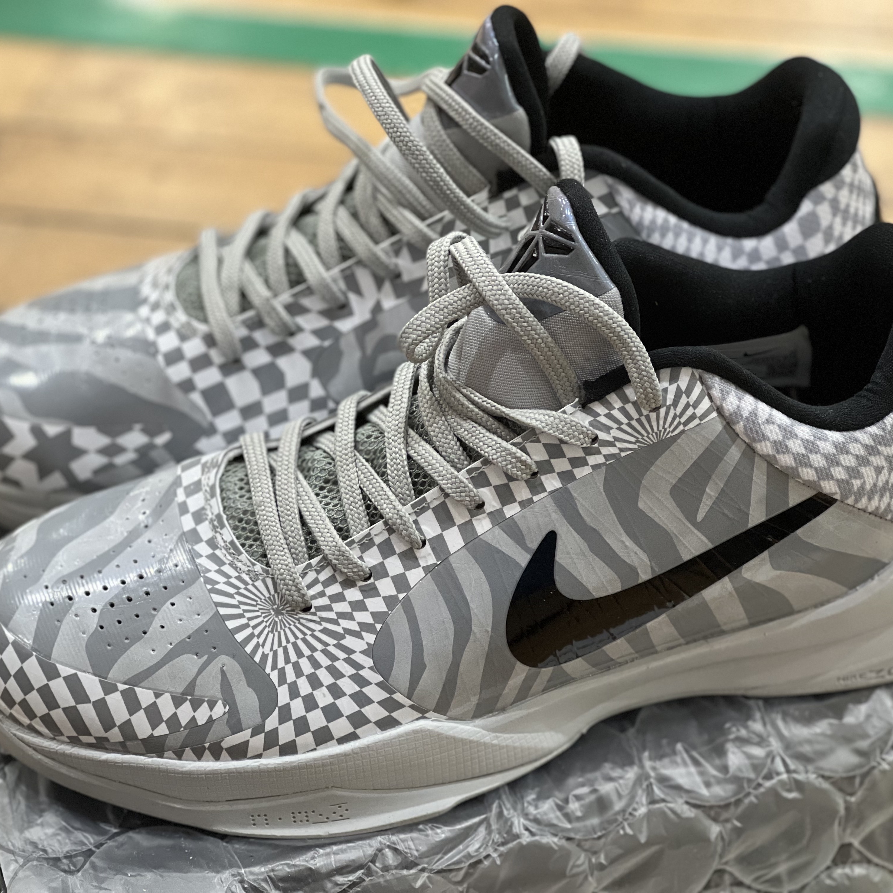 Nike Kobe 5 Protro Zebra PE 착용 스타일 - 2