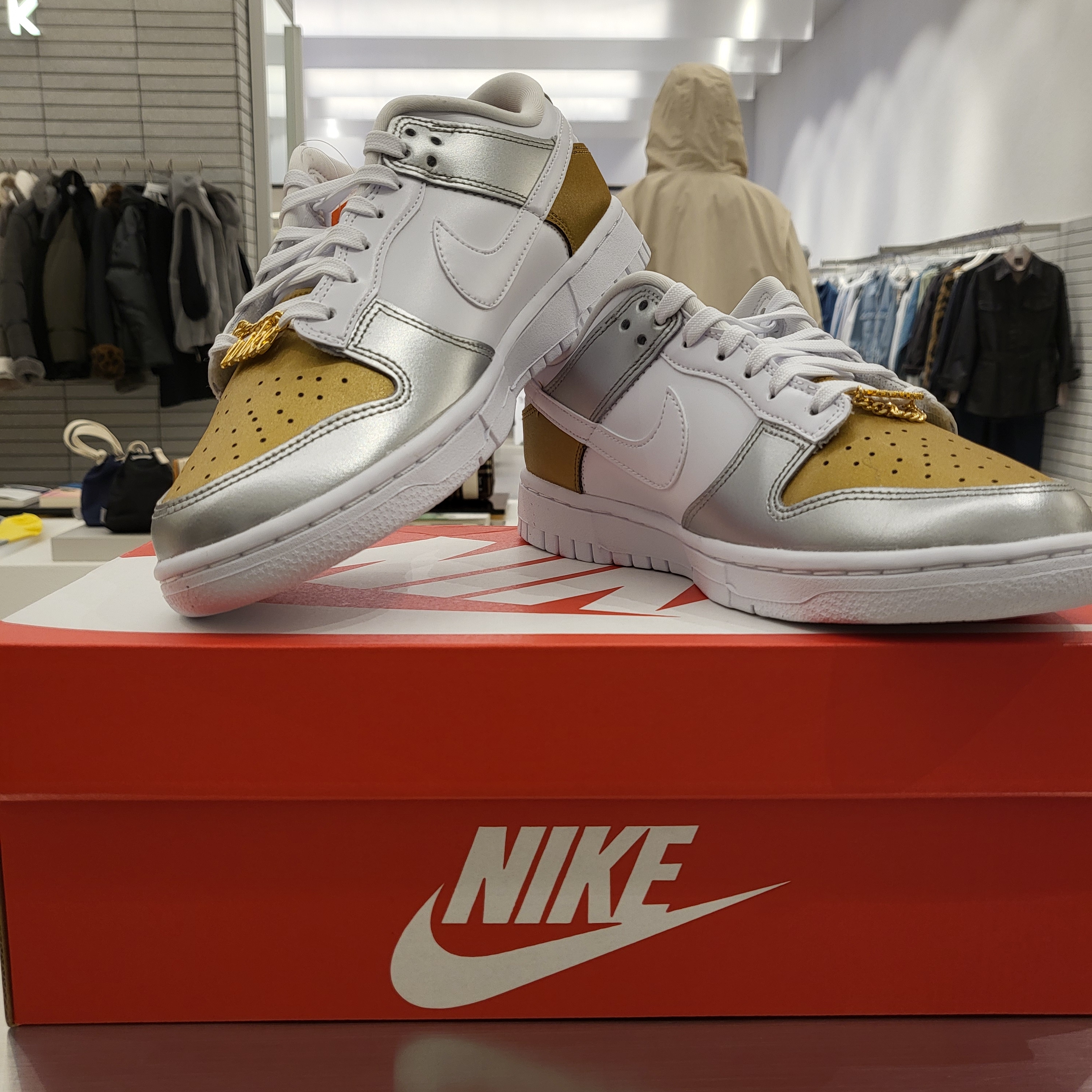 (W) Nike Dunk Low SE Heirloom 착용 스타일 - 2