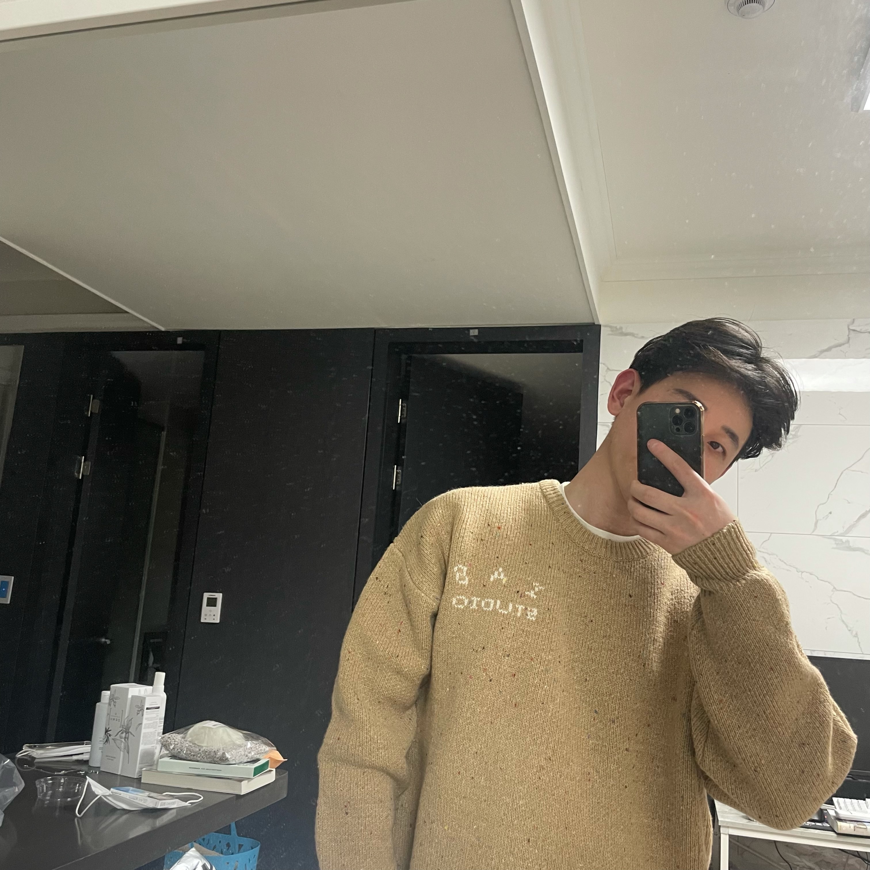 IAB Studio x Saddler Haus Knit Plain 착용 스타일