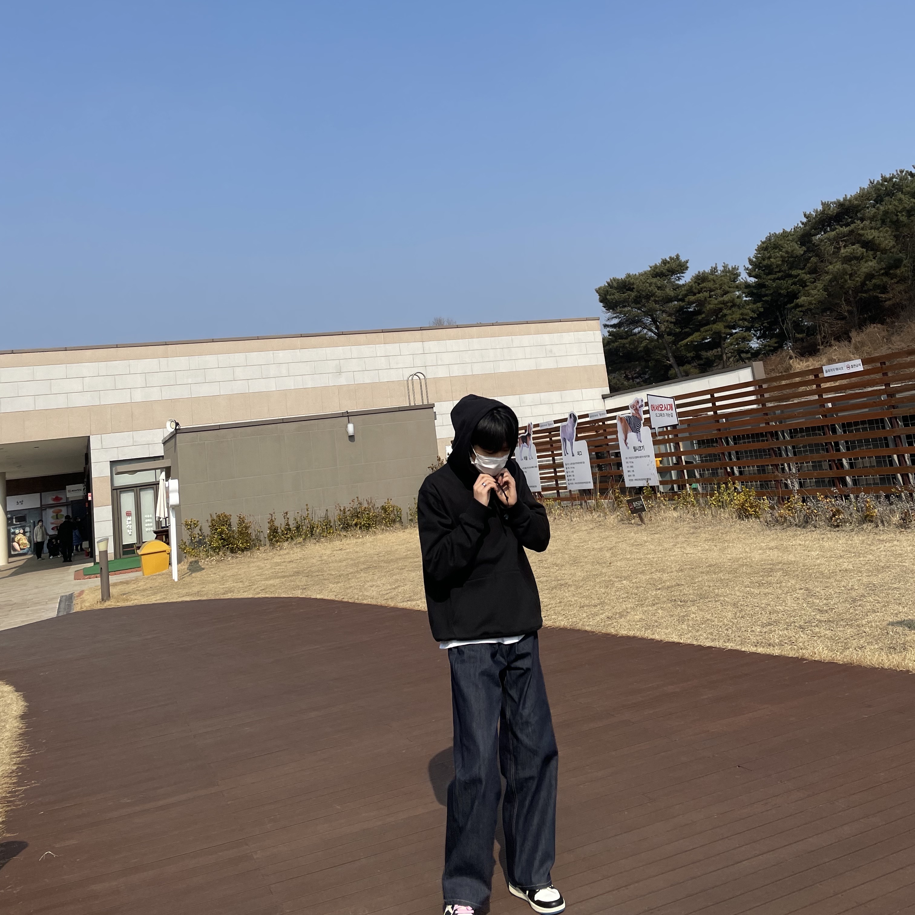 Stussy Basic Stussy Hoodie Black 2021, Jordan 1 x Travis Scott x Fragment Retro Low OG SP Military Blue 착용 스타일 - 4