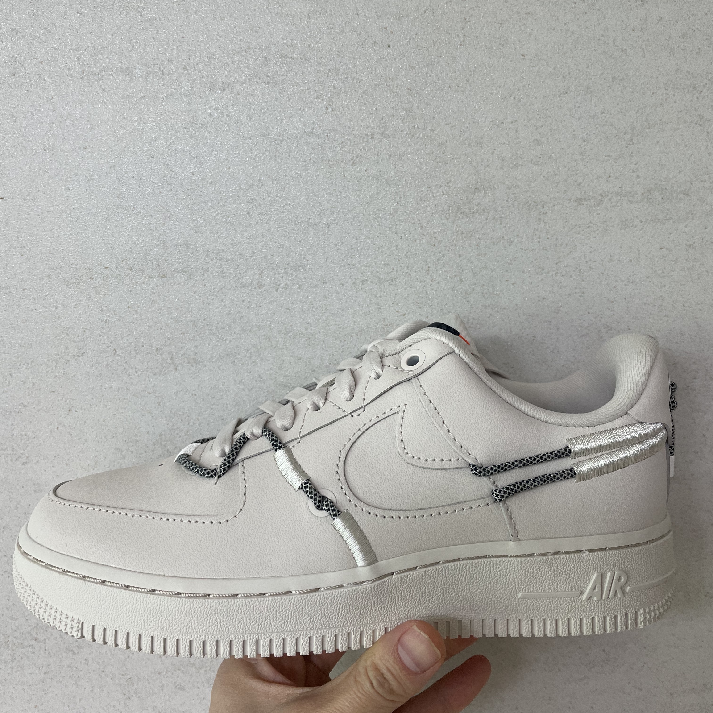 (W) Nike Air Force 1 '07 LX Light Orewood Brown 착용 스타일 - 2