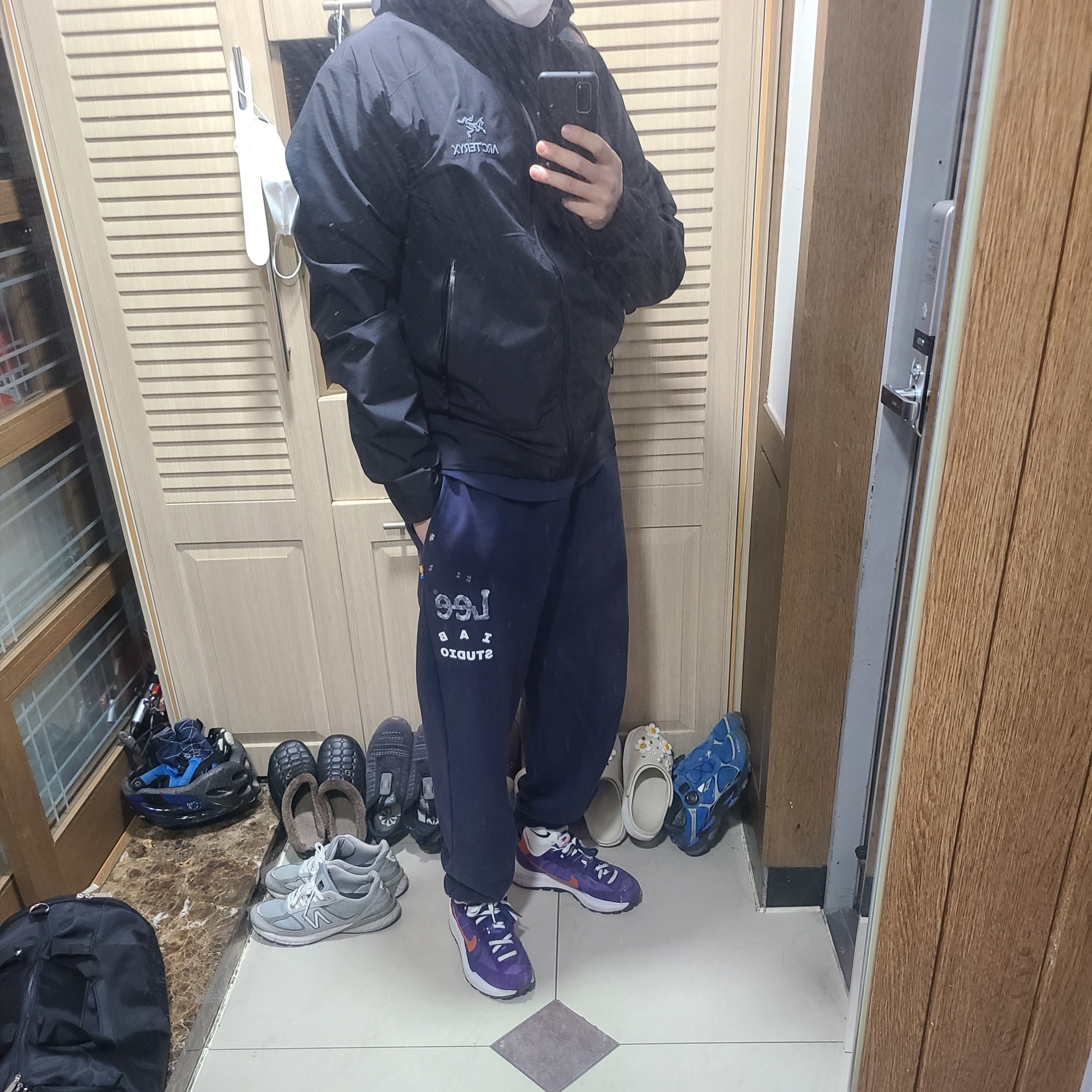 IAB Studio x Lee Pigment Sweatshirt Indigo Navy, IAB Studio x Lee Pigment Sweatpants Indigo Navy 착용 스타일 - 2