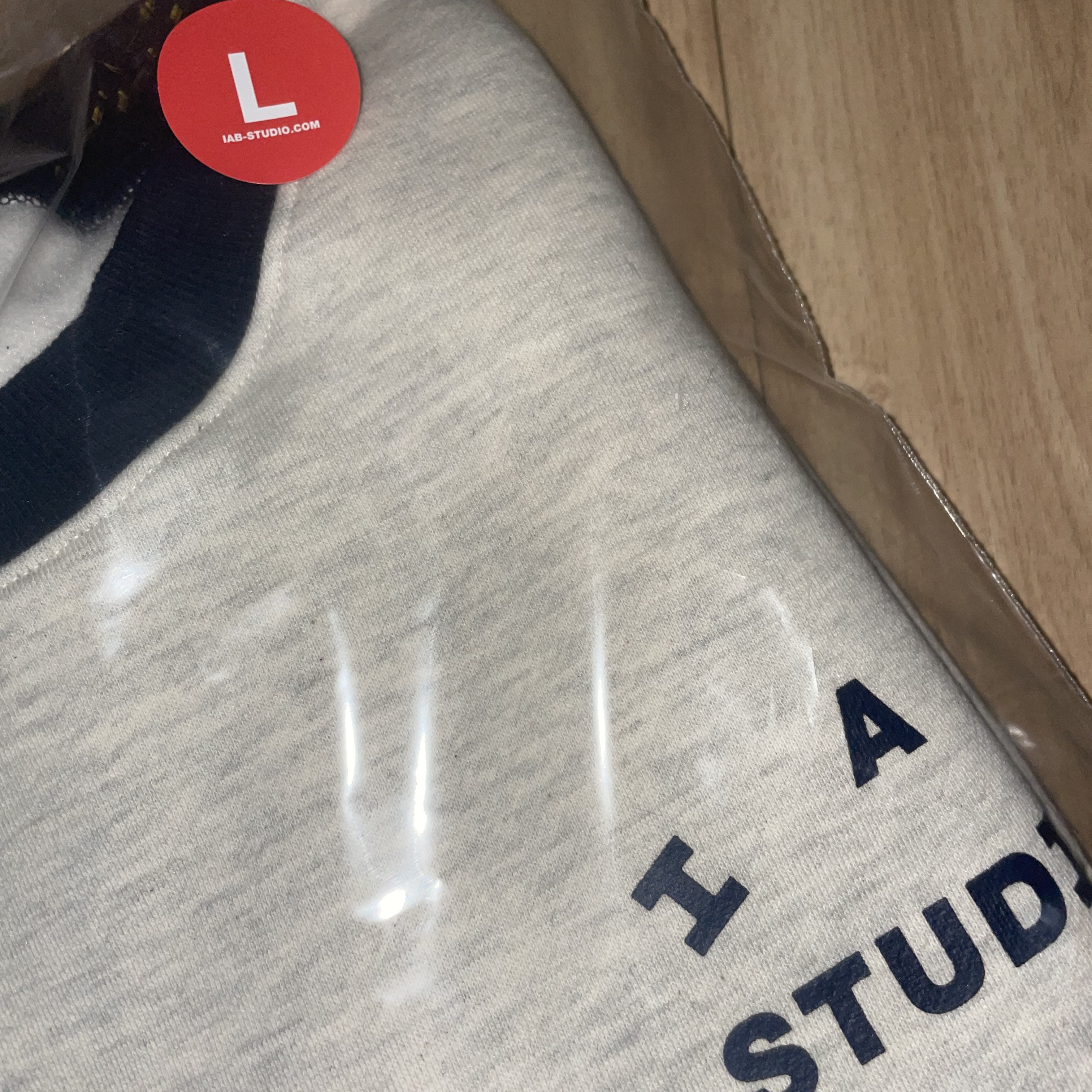 IAB Studio Sweatshirt Oatmeal Navy 착용 스타일