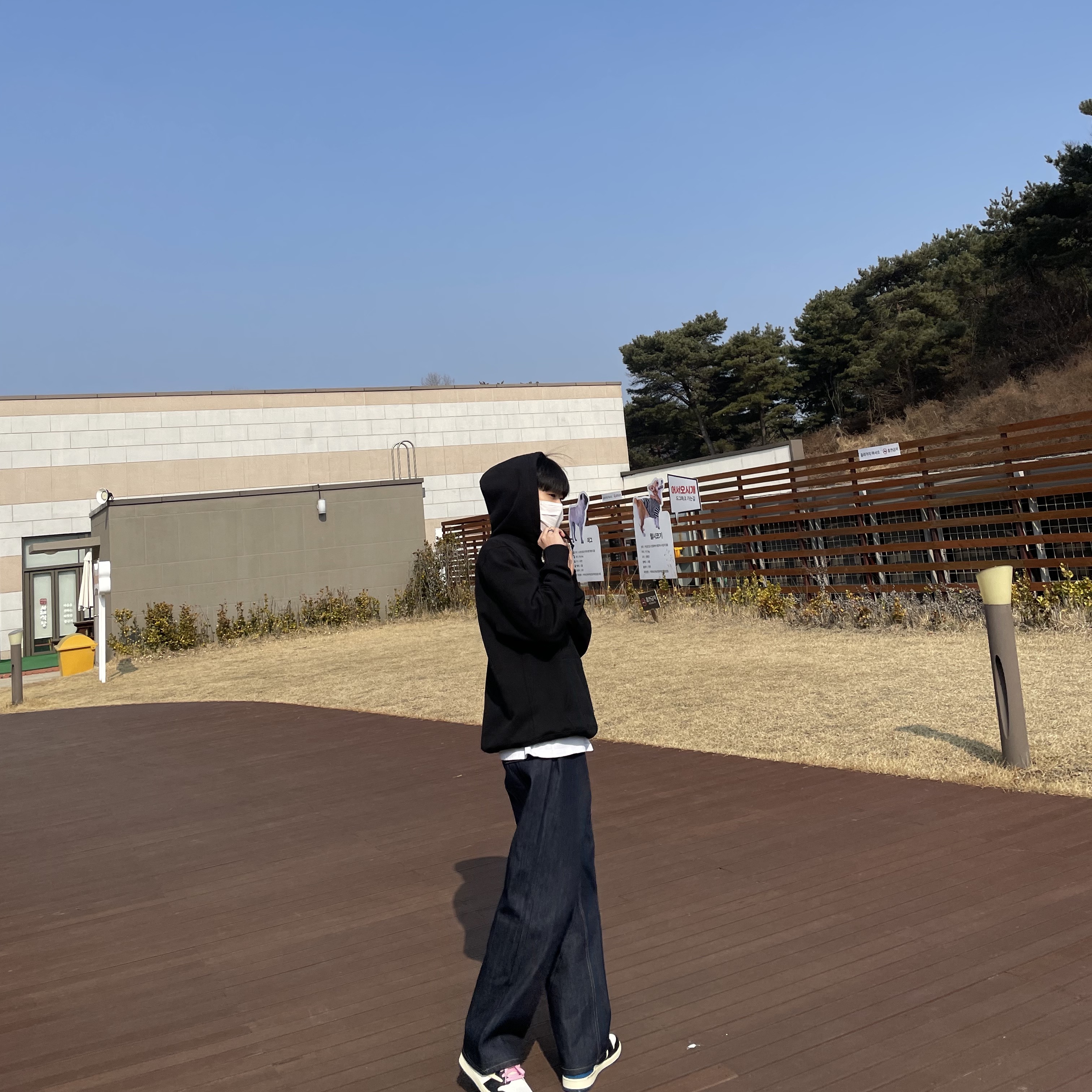 Stussy Basic Stussy Hoodie Black 2021, Jordan 1 x Travis Scott x Fragment Retro Low OG SP Military Blue 착용 스타일 - 3