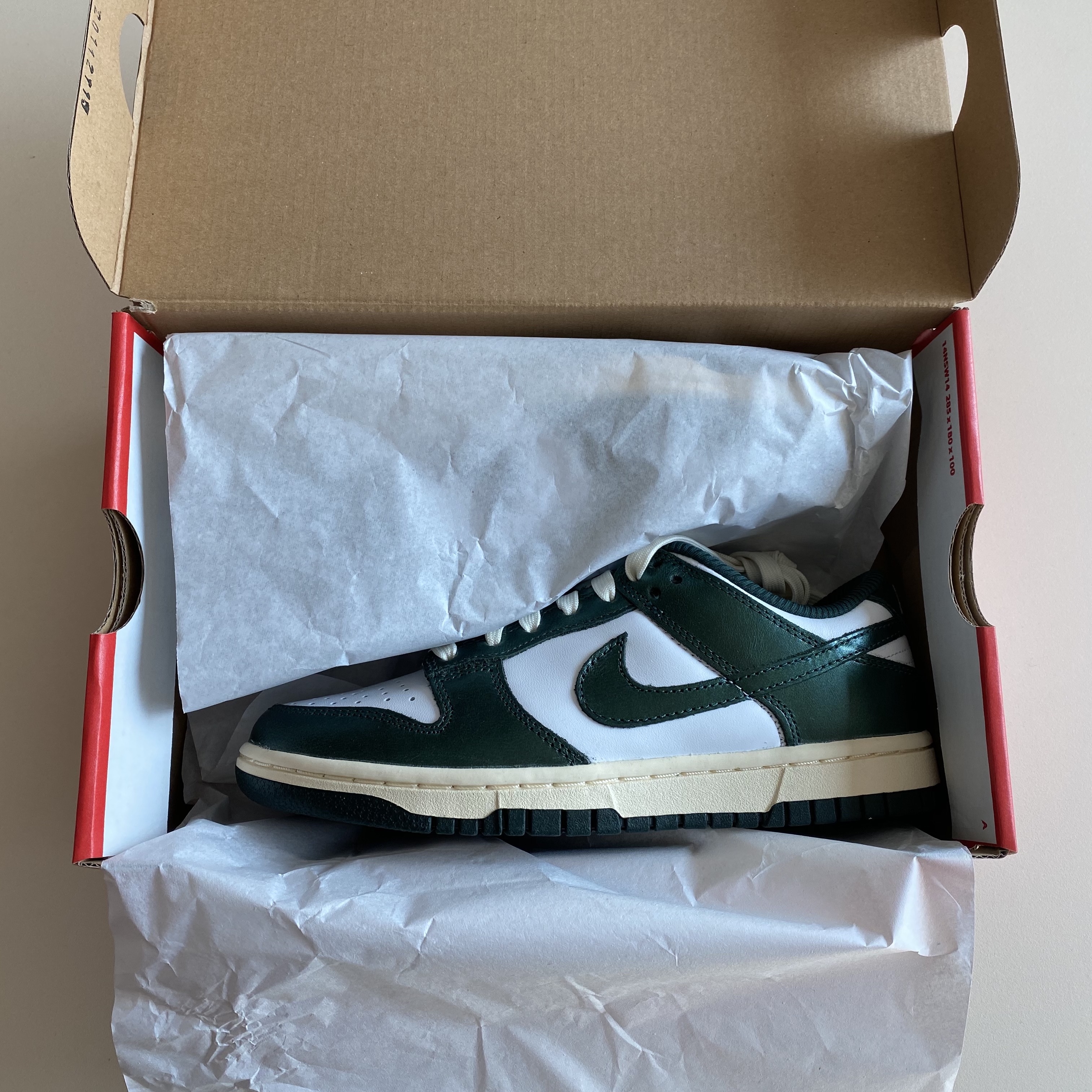 (W) Nike Dunk Low Vintage Green 착용 스타일 - 1