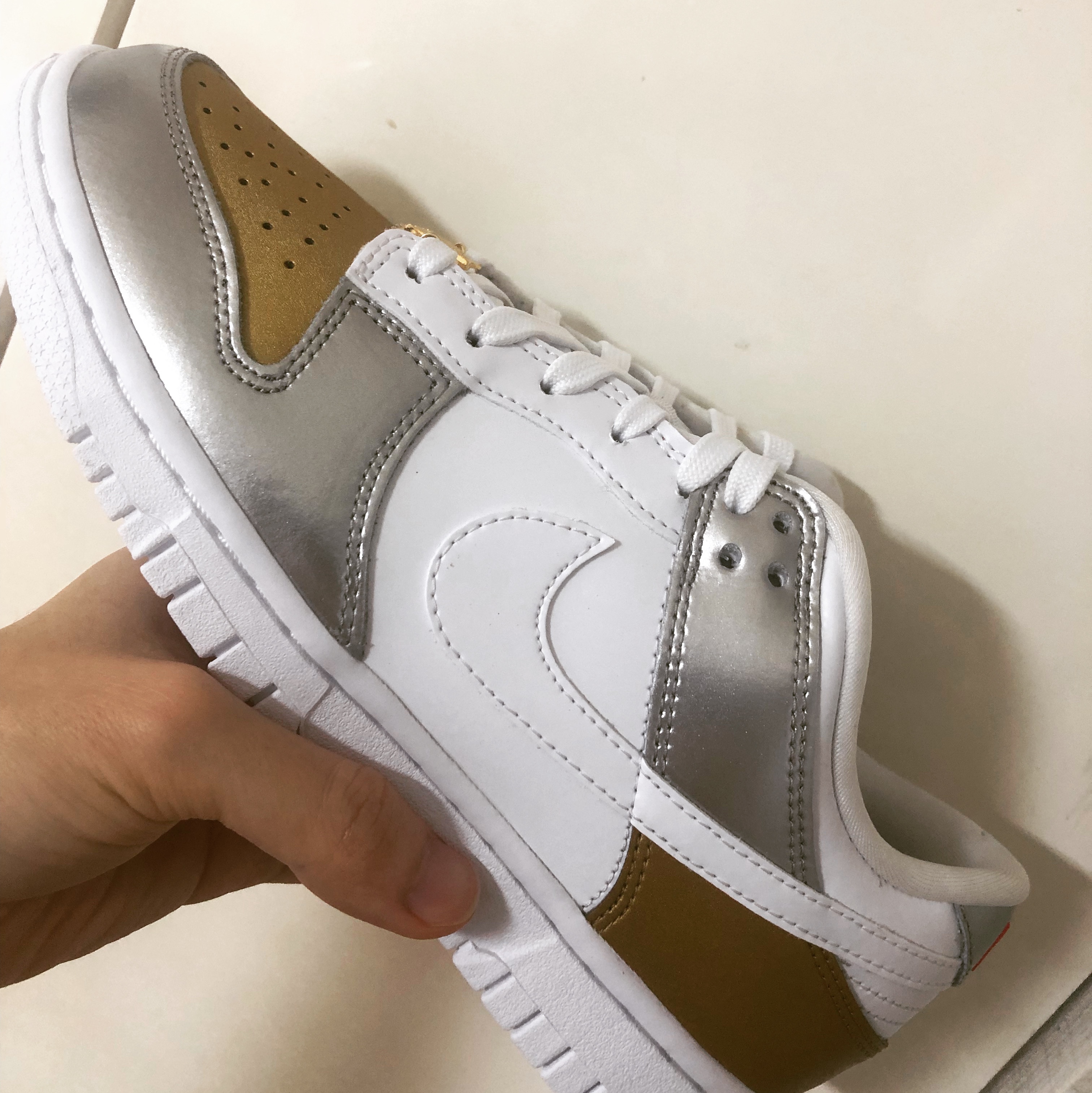 (W) Nike Dunk Low SE Heirloom 착용 스타일