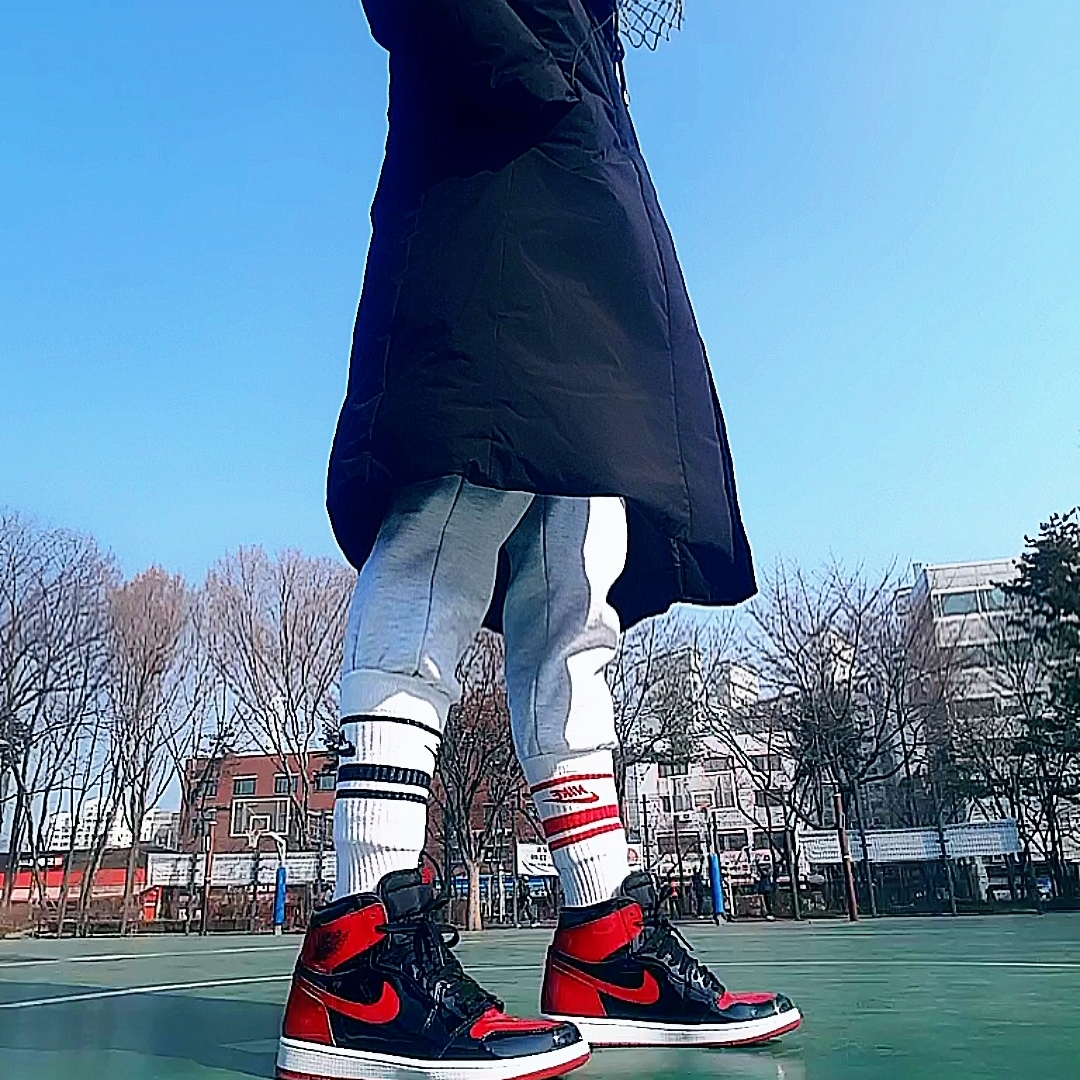 Jordan 1 Retro High OG Patent Bred 착용 스타일 - 2